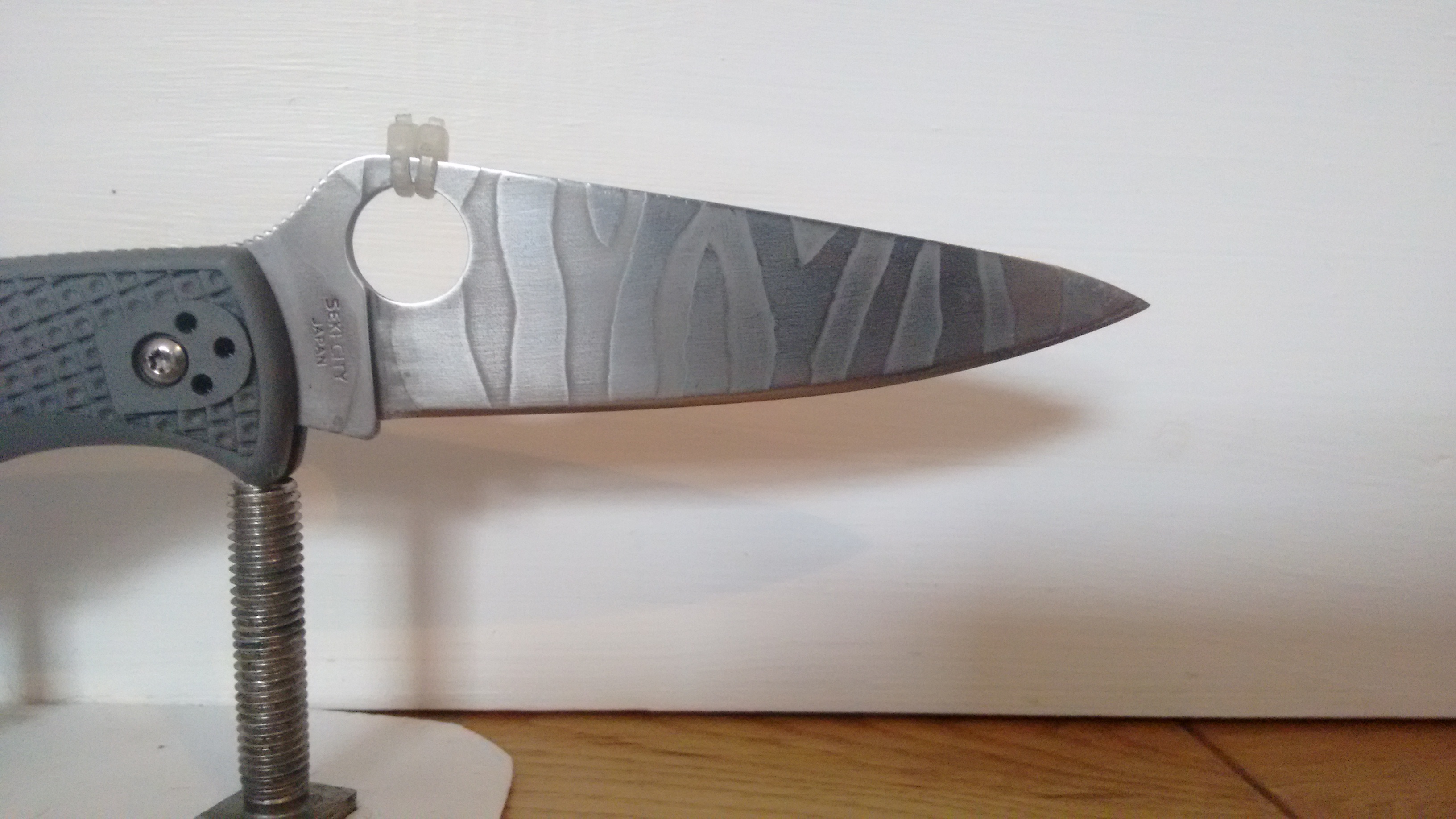 Acid Etching my Spyderco endura 4