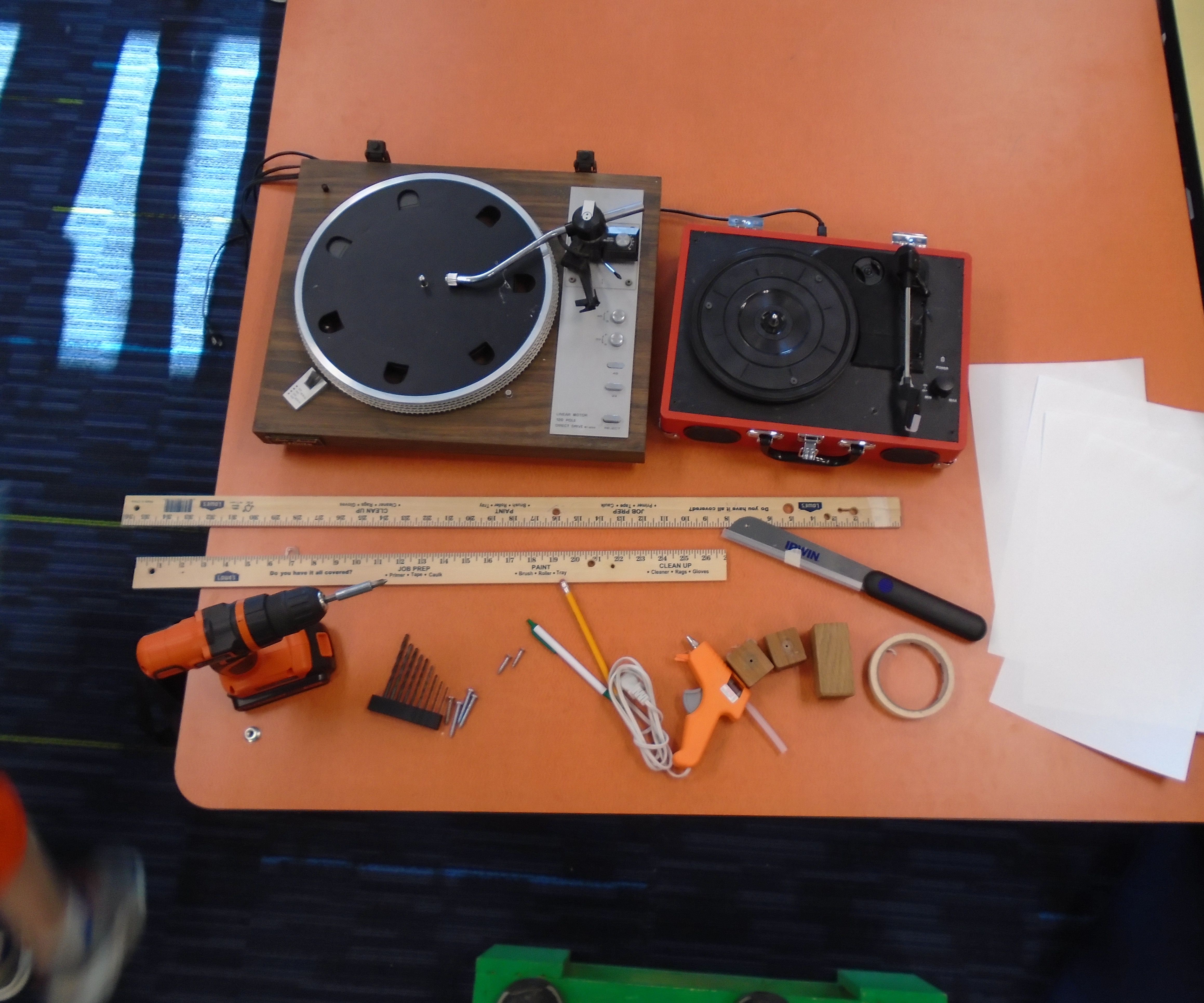 Making a Drawing Machine from record players
