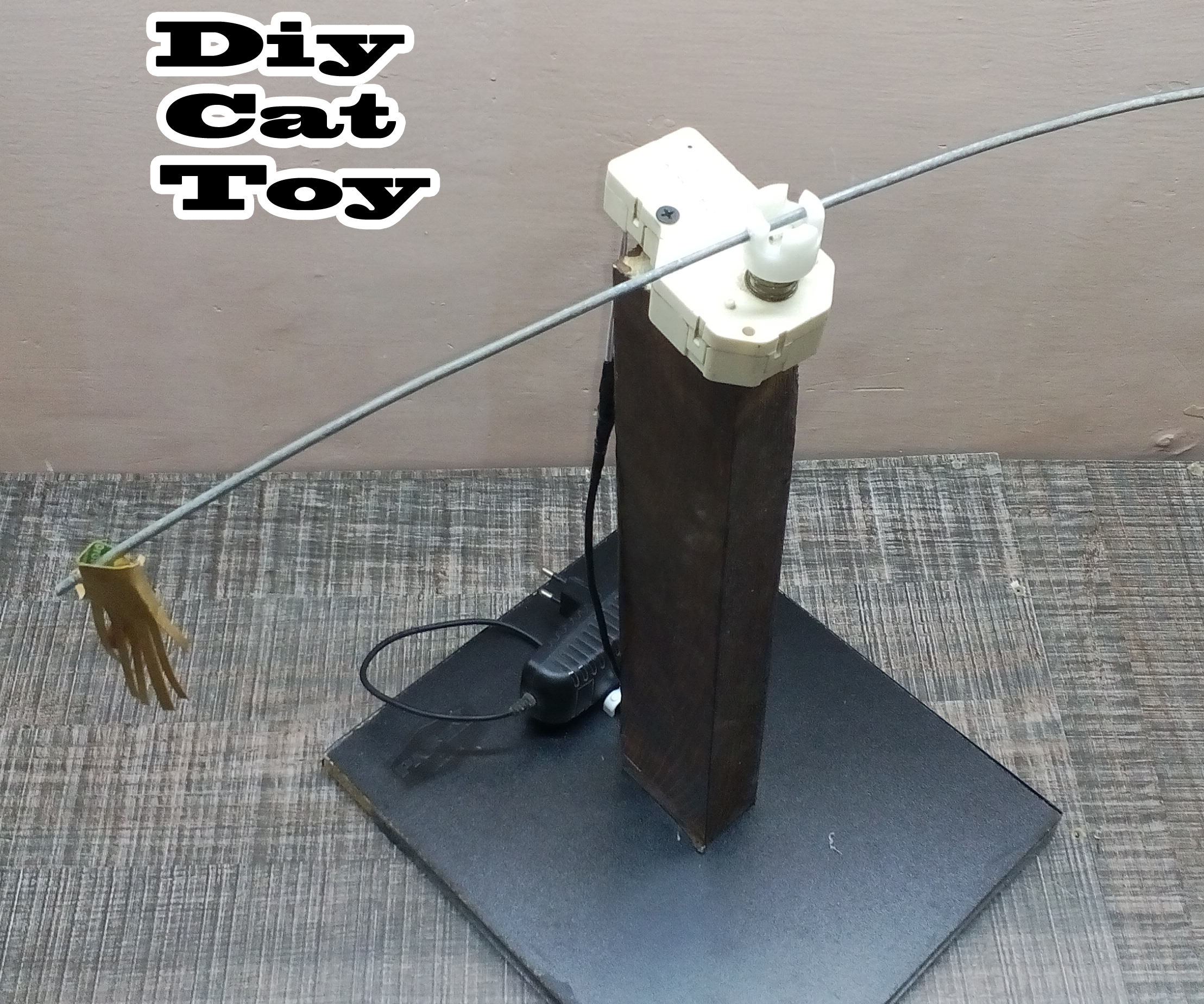 MOTOR CAT SPINNING STIMULATING PLAY TOY