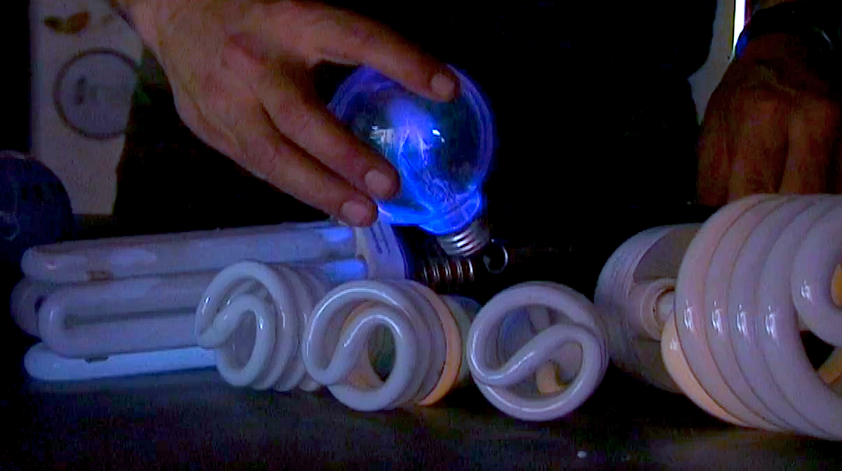 DIY plasma globe from a light bulb and facial machine