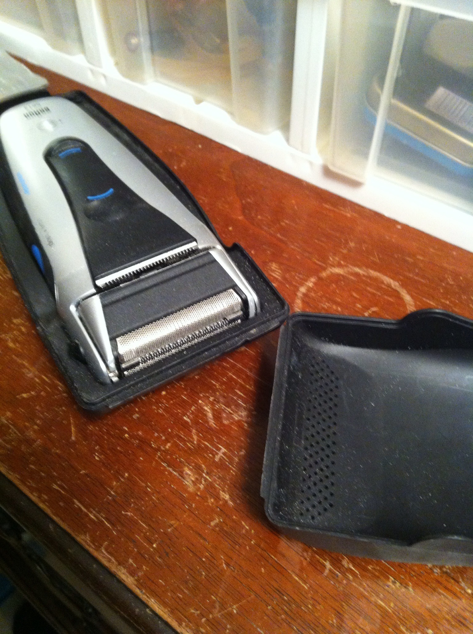 Repair a Shaver Case With Sugru