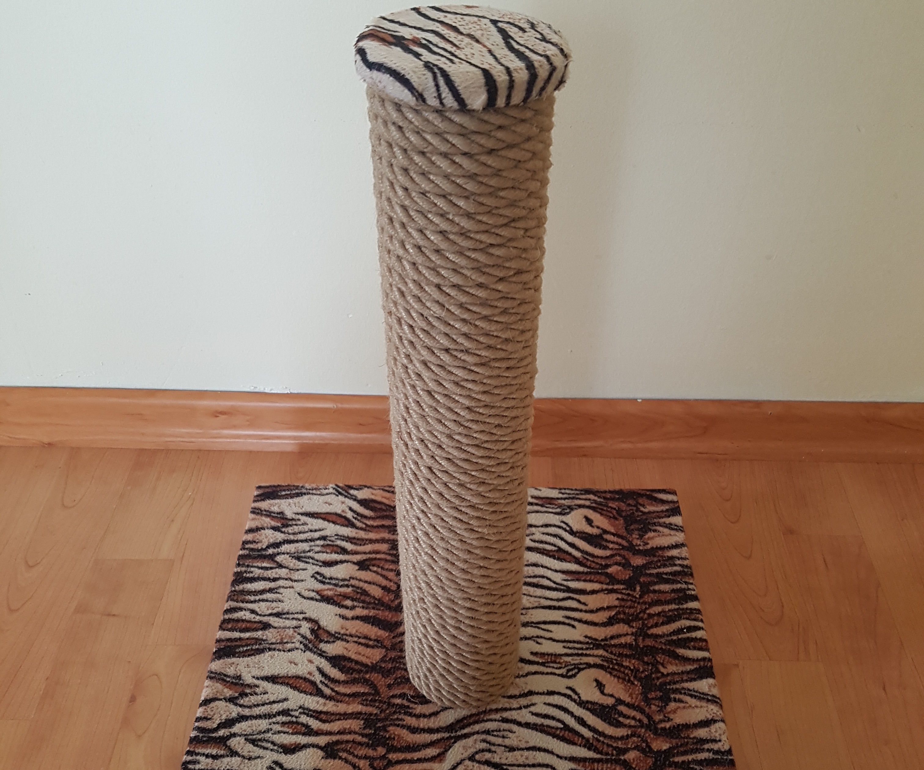 DIY Cat Scratching Post