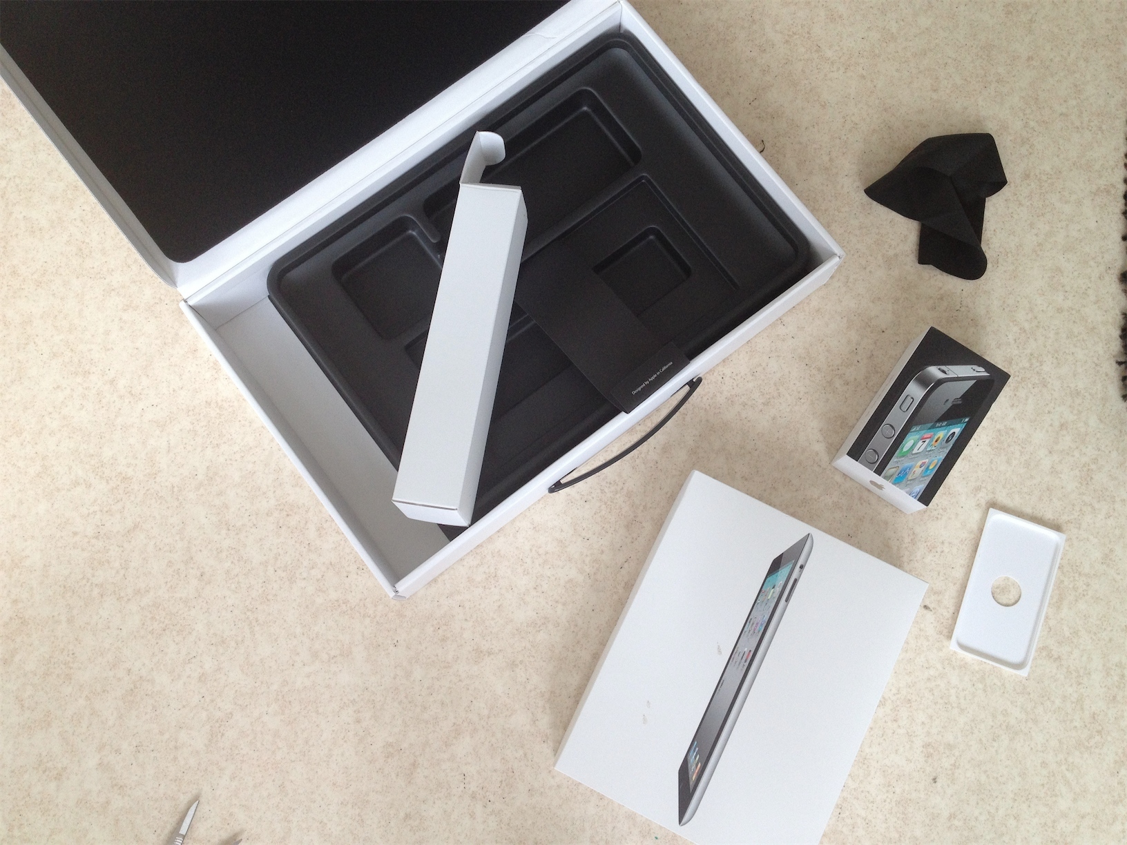 Turn iCarbage to an iScanner (stand for using cellphone as a scanner from recycled cardboard)