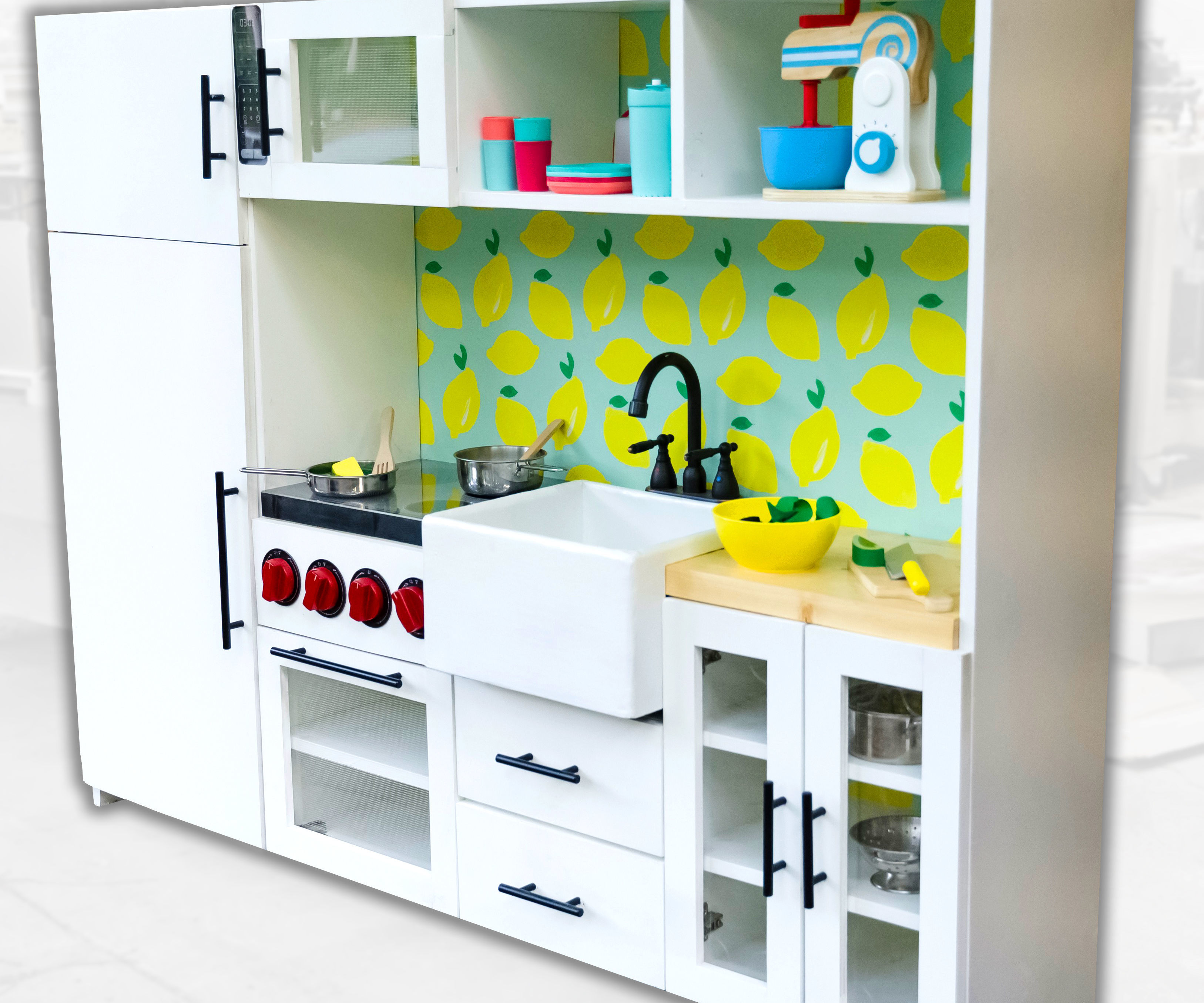 Play Kitchen With Farmhouse Sink