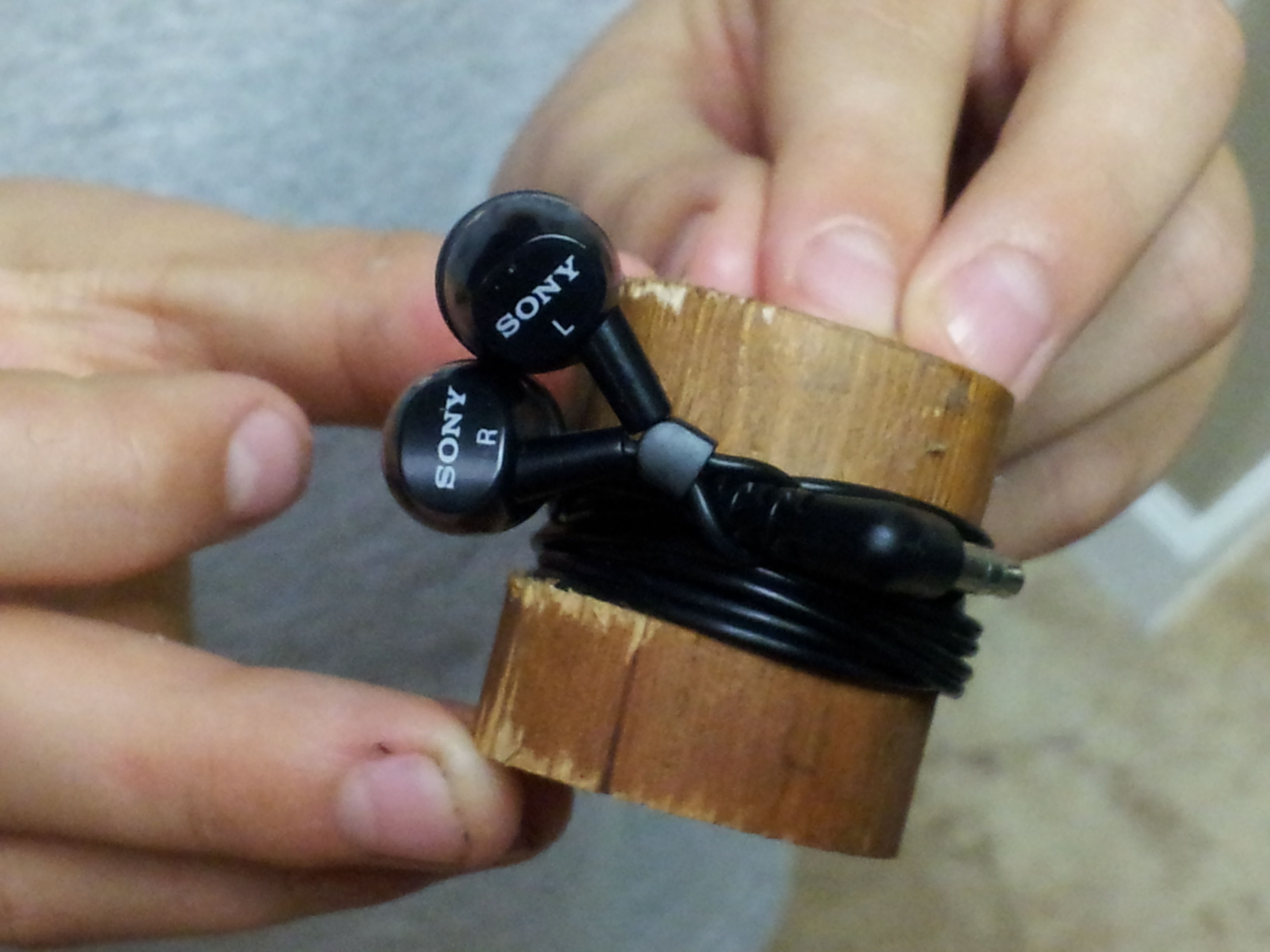 ear bud holder