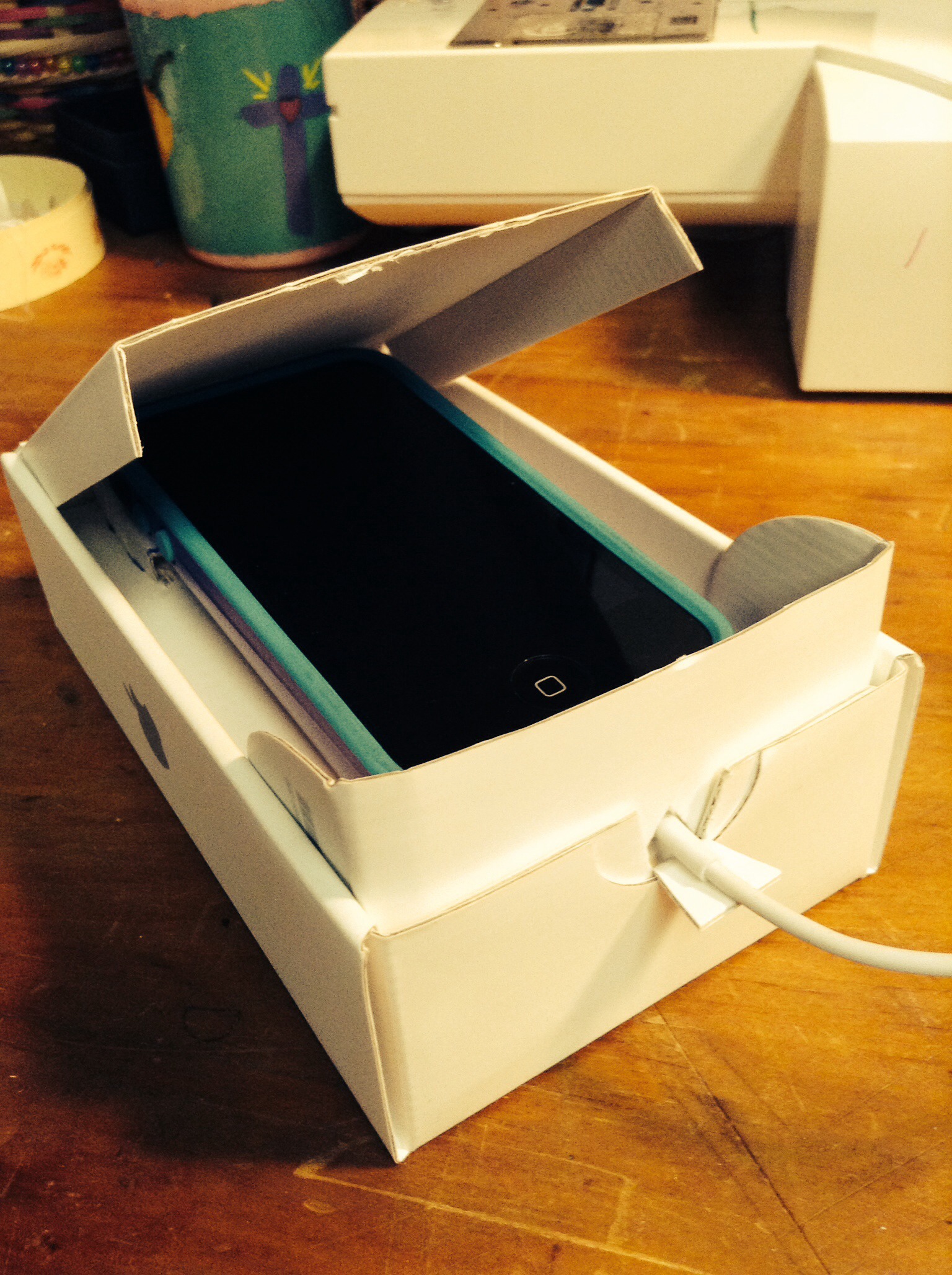 Wires Free Speaker/ Amplifier From Apple Box