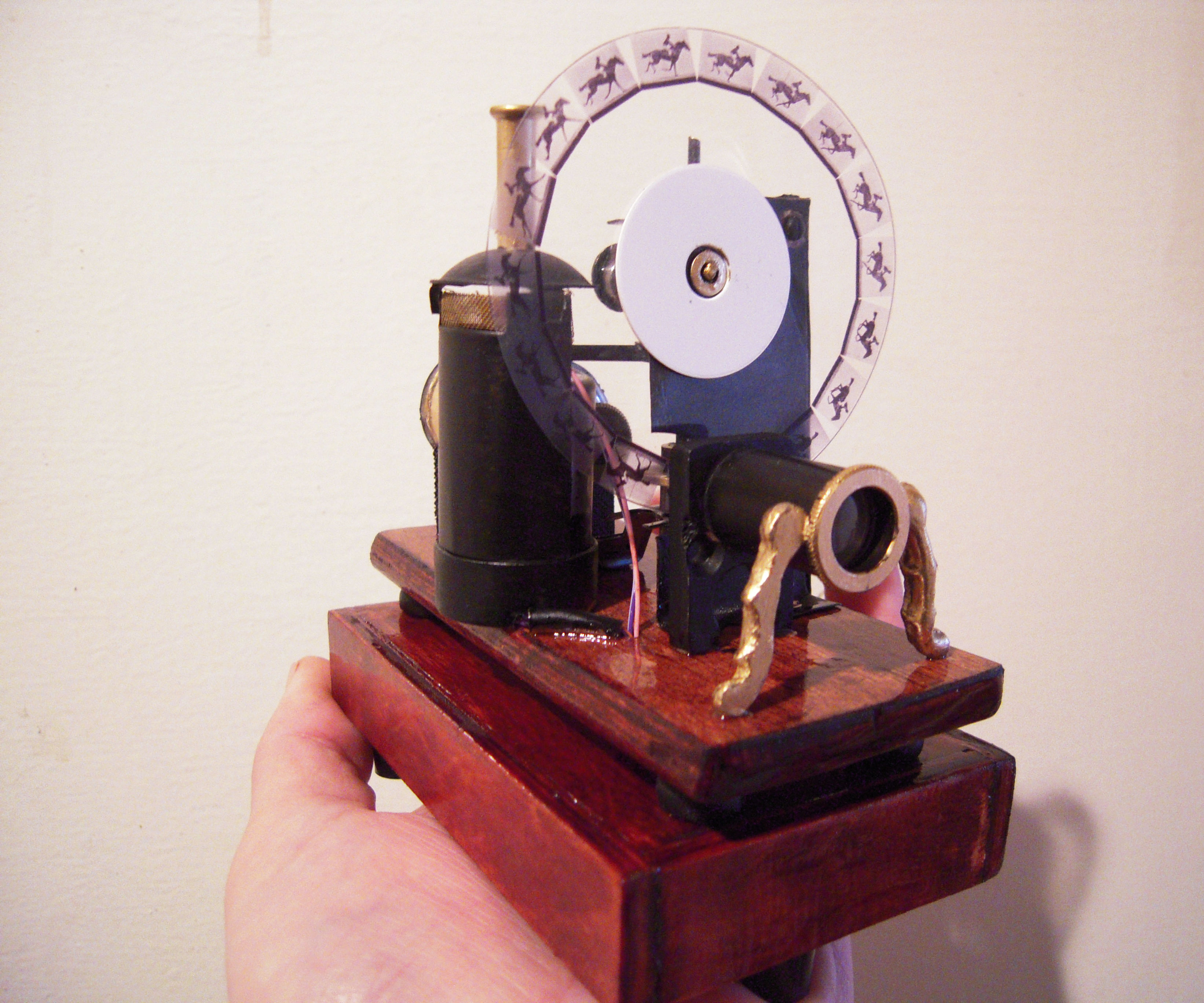 A miniature working model "elektrotahiscope"