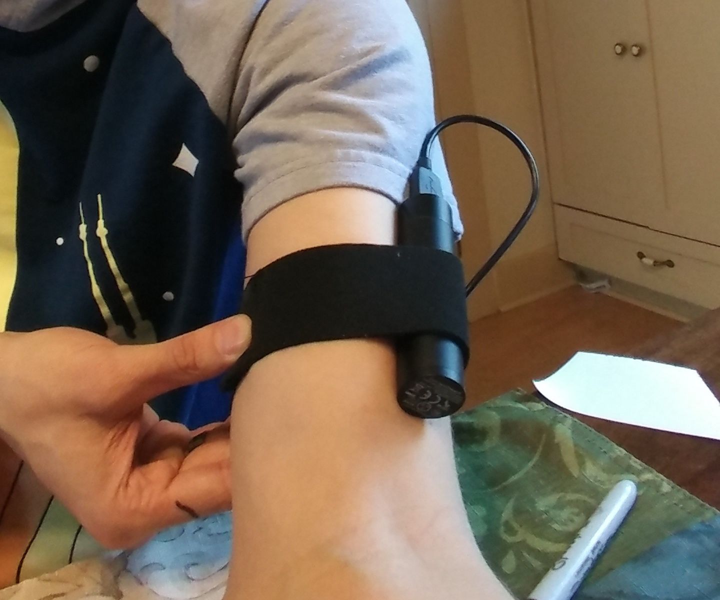 How to Make an Armband Battery Holder to Charge Your Running Watch During an Ultramarathon