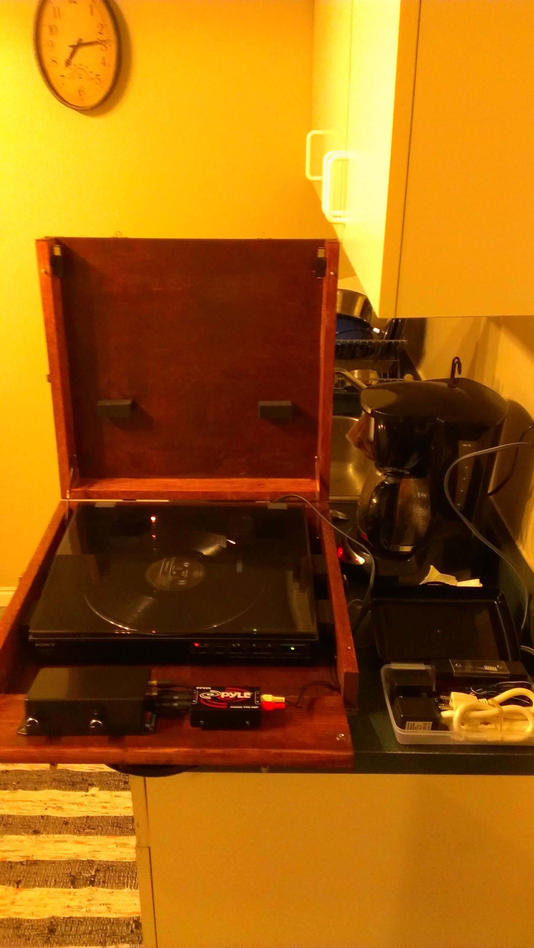 Suitcase Turntable (With built in amp and pre amp)