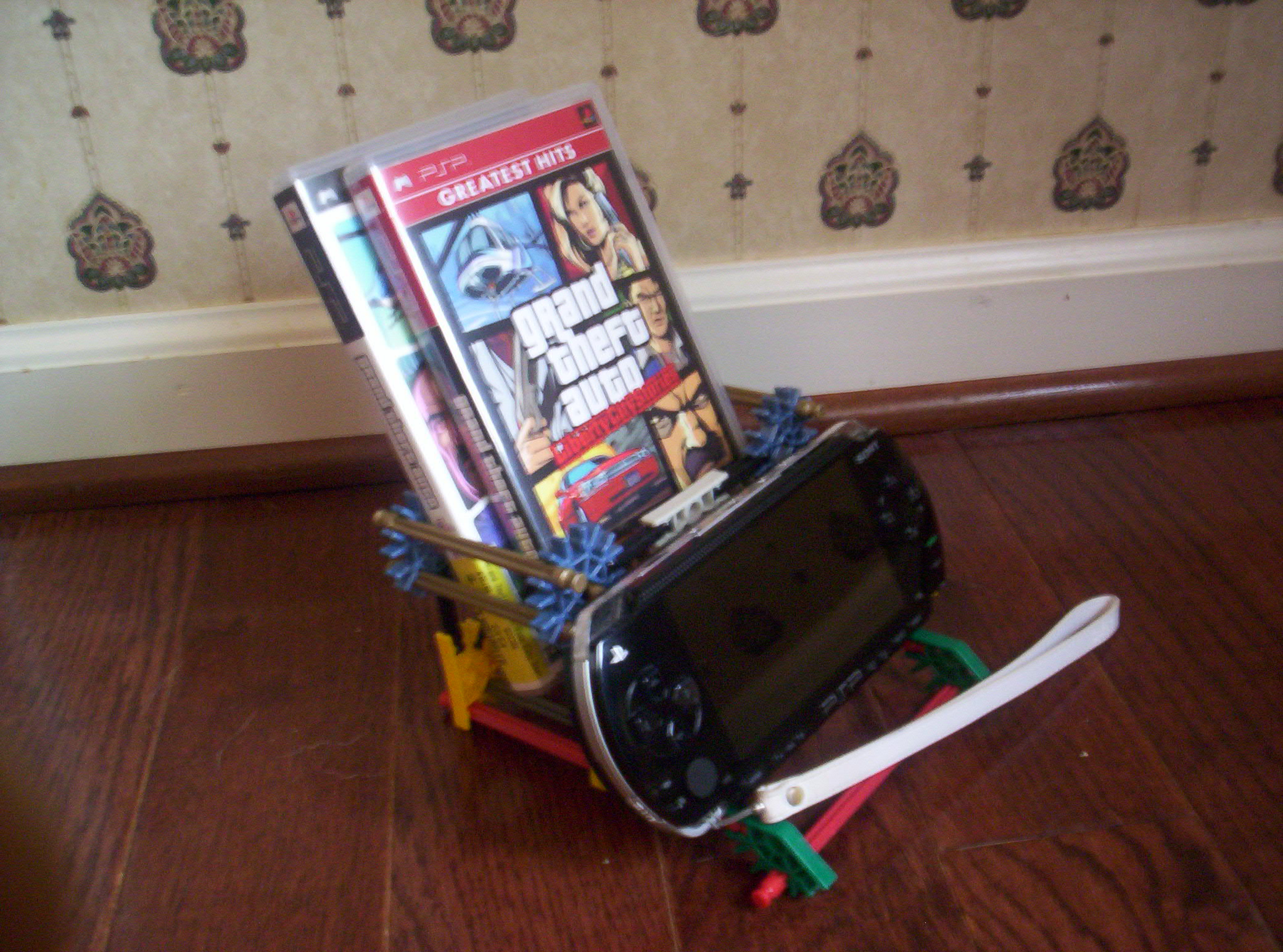 Simple PSP Consol and Game Holder by Bannana Inventor