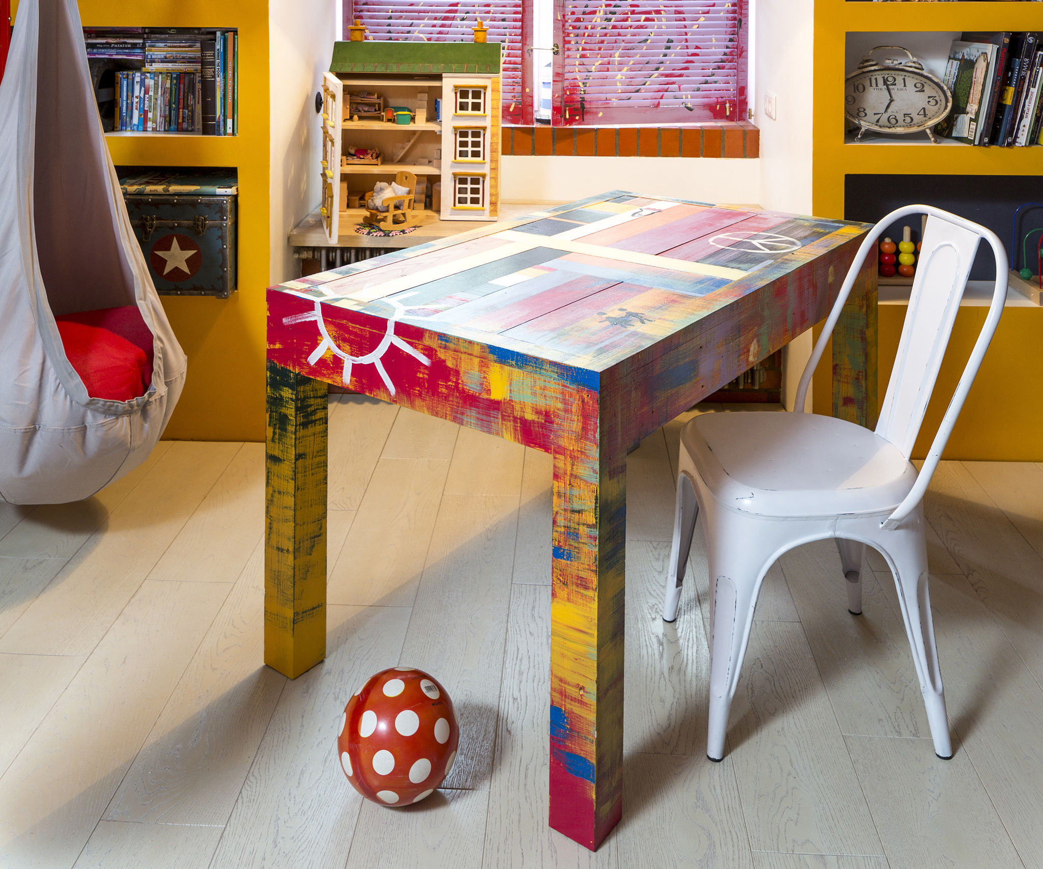 Table With Patchwork From Wood Scraps