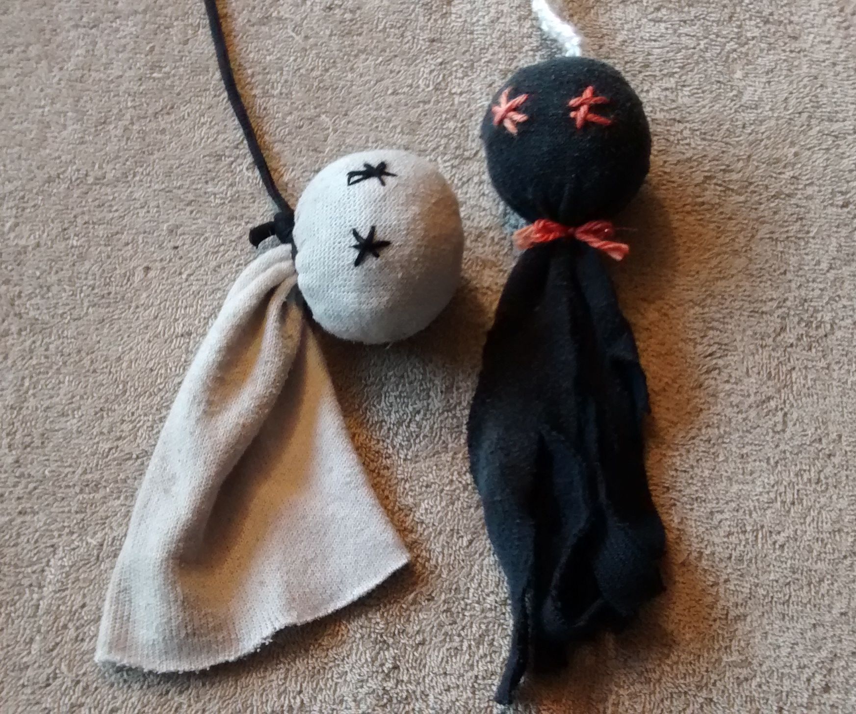 Free DIY Haunted Cat Toy Decoration That Will Drive Your Cat Crazy!