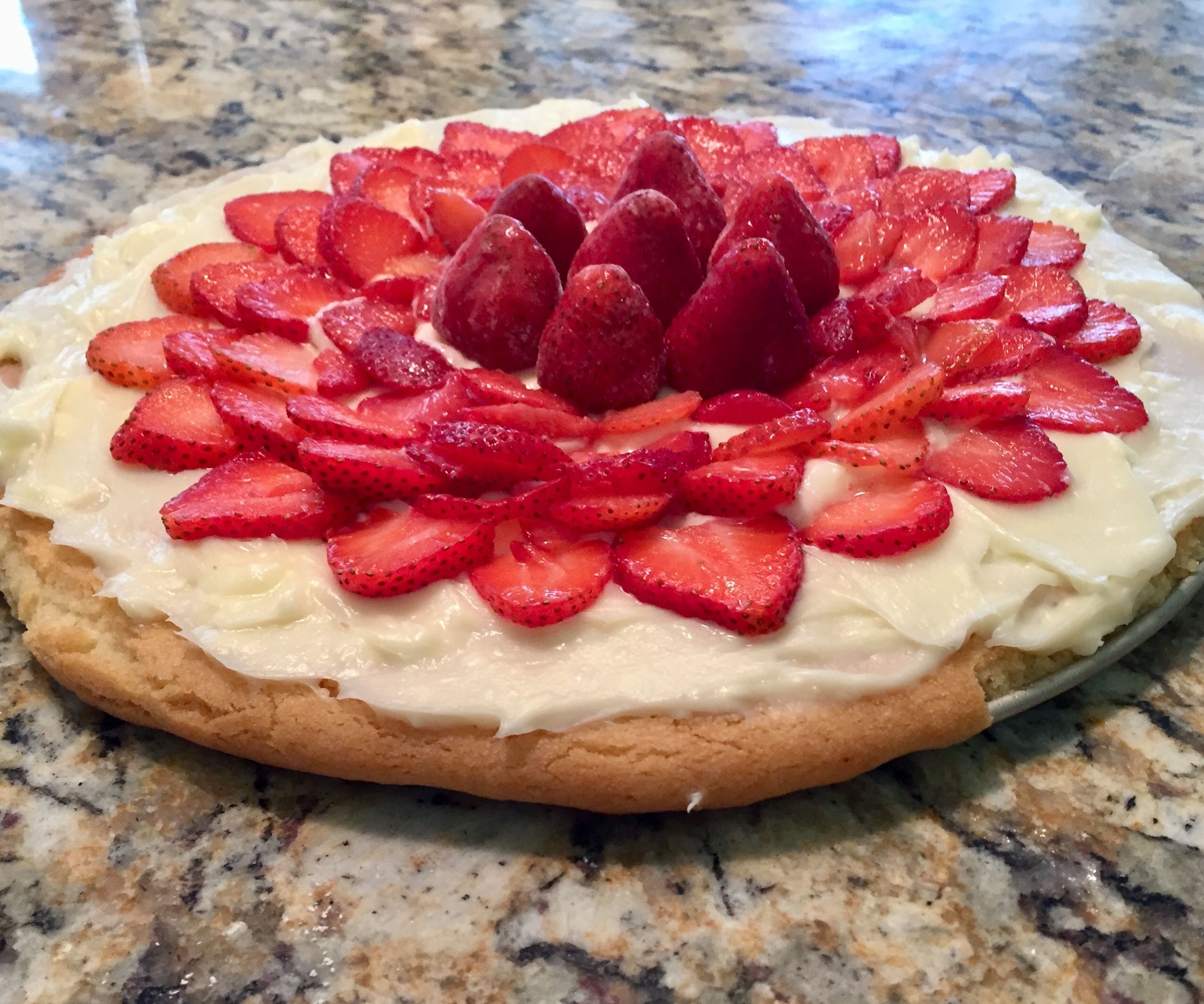 AMAZING Strawberry Dessert Pizza