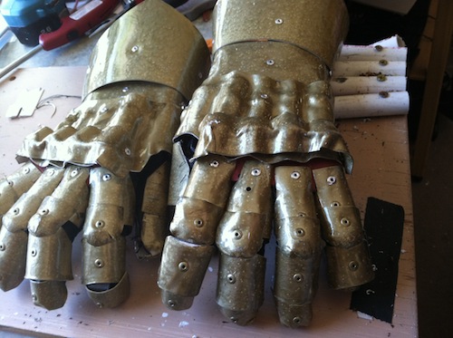 Pretty Easy Armor Gauntlets Out of Thermoplastic