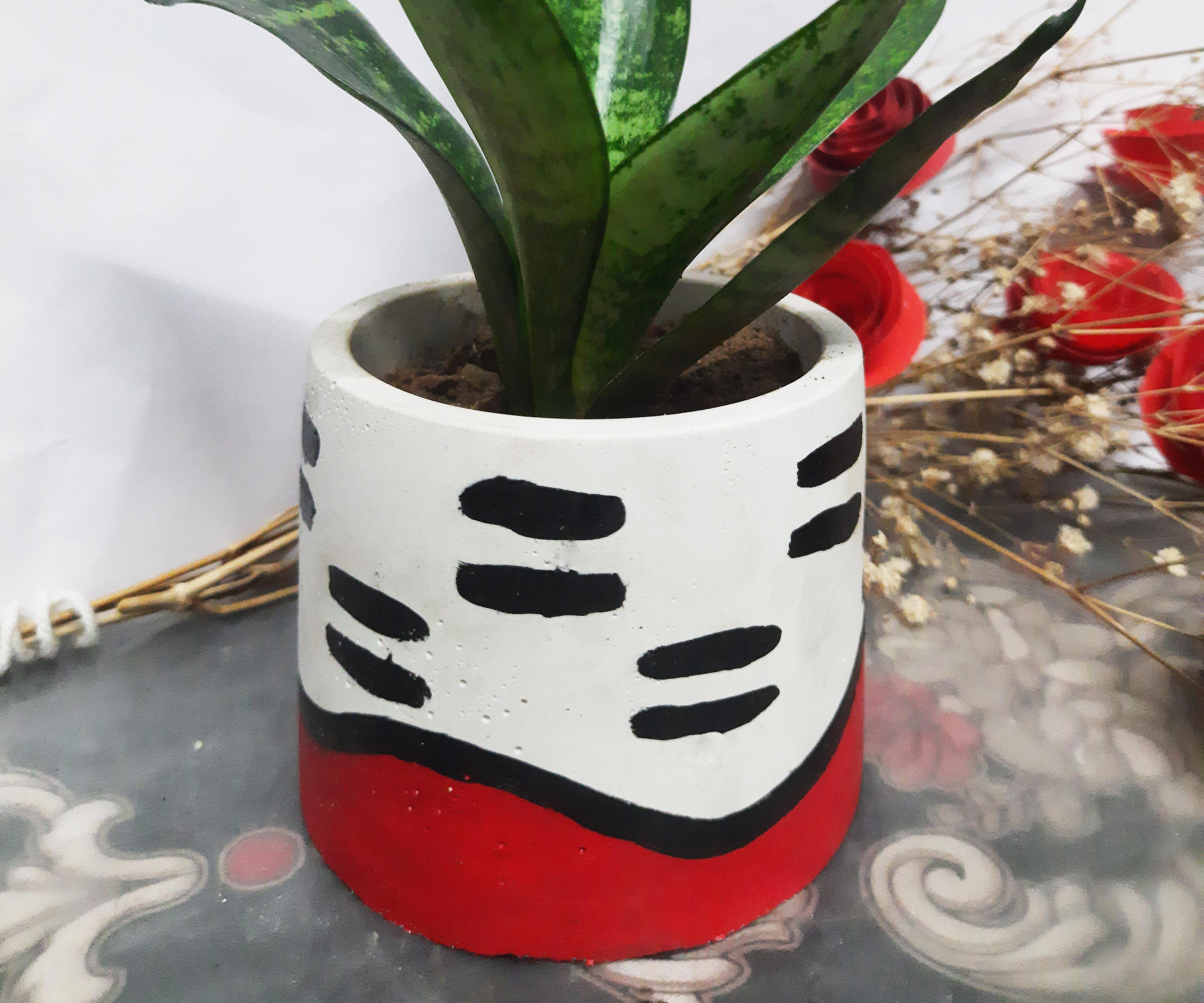 Engraved Concrete Pot 