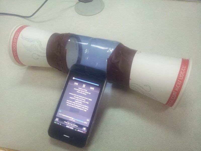 IPhone amplifier made of cheap materials