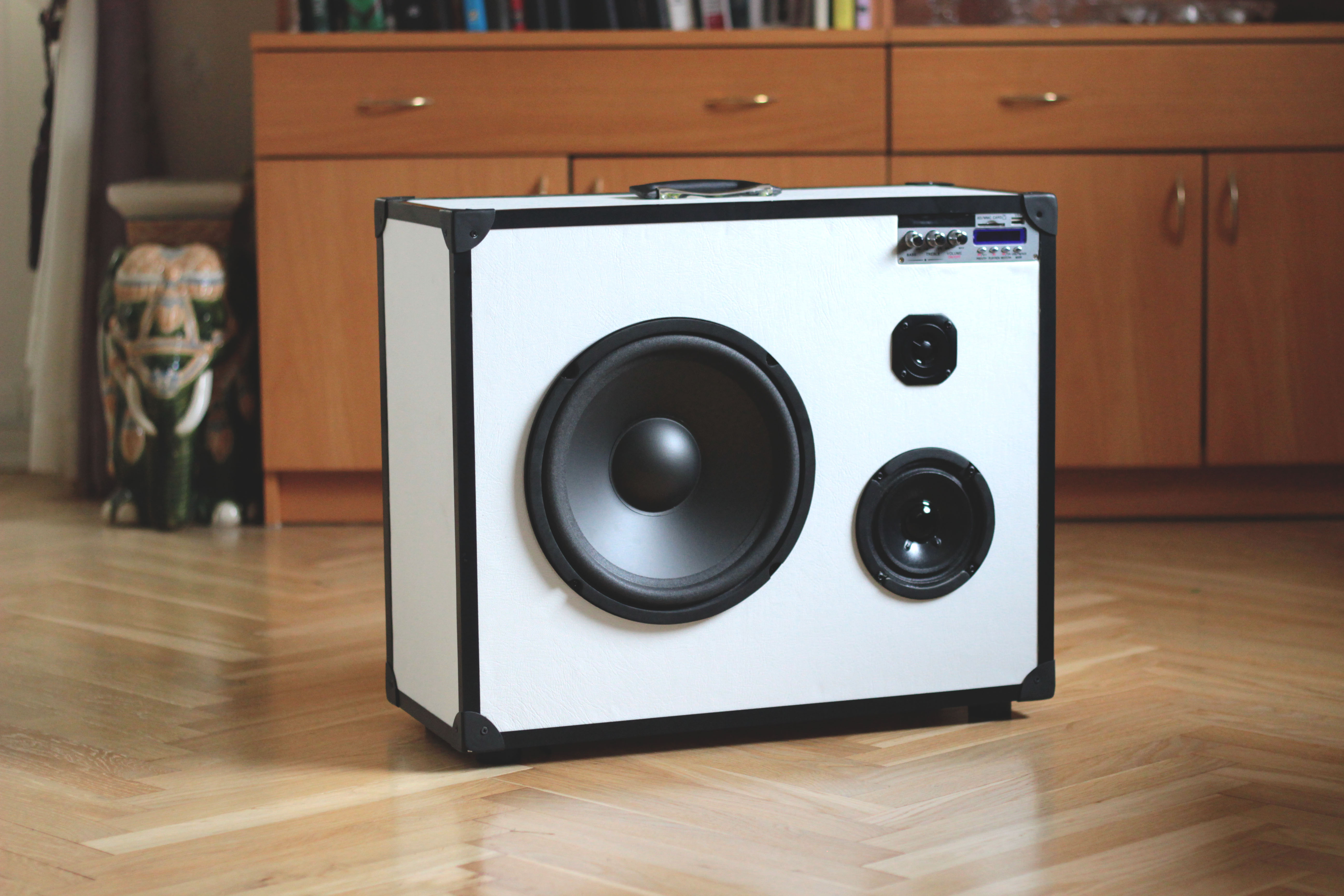 Portable 3-way hifi speaker/boomcase