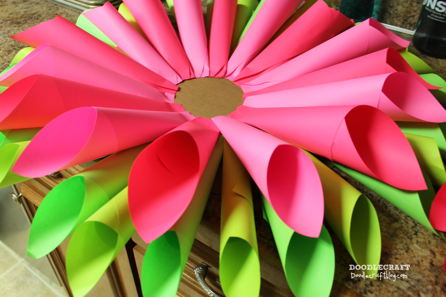 Rolled Astrobrights paper dahlia flower wreath easy hot glue crafts craft project spring colorize (9).JPG