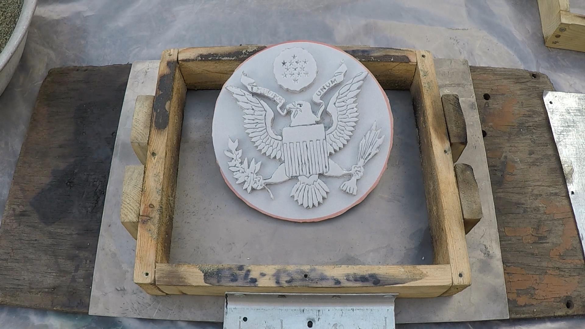 Casting an Aluminum Bald Eagle for USA Independence Day. Great Seal.avi_snapshot_00.01_[2017.06.30_13.54.36].jpg