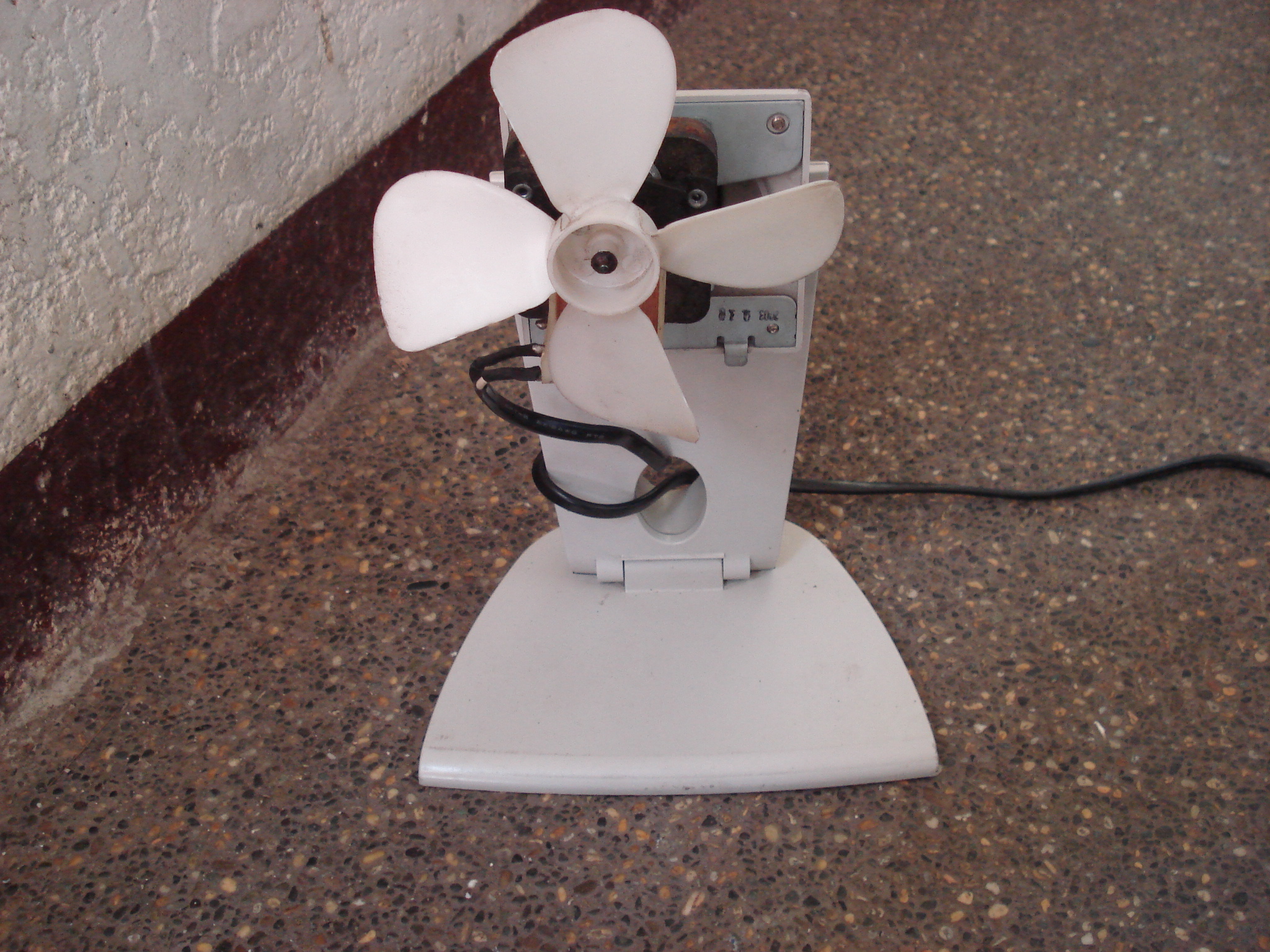 Build  a small Electric Fan from a scrap microwave oven
