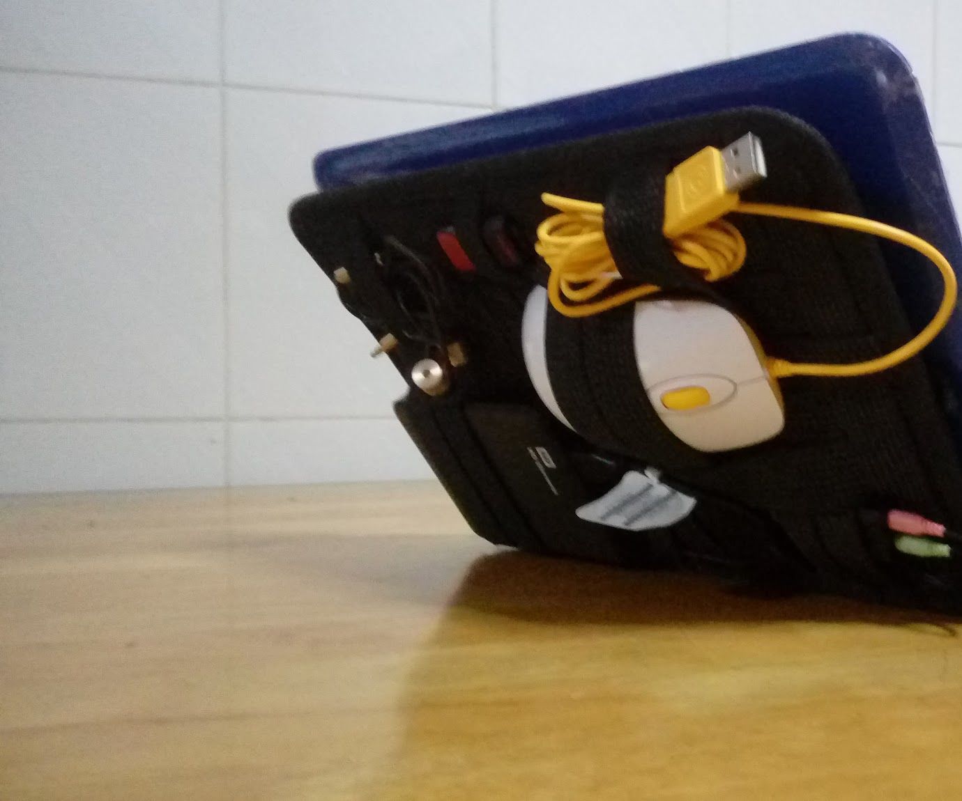 Modular Expandable Laptop Storage With a Cocoon Grid It