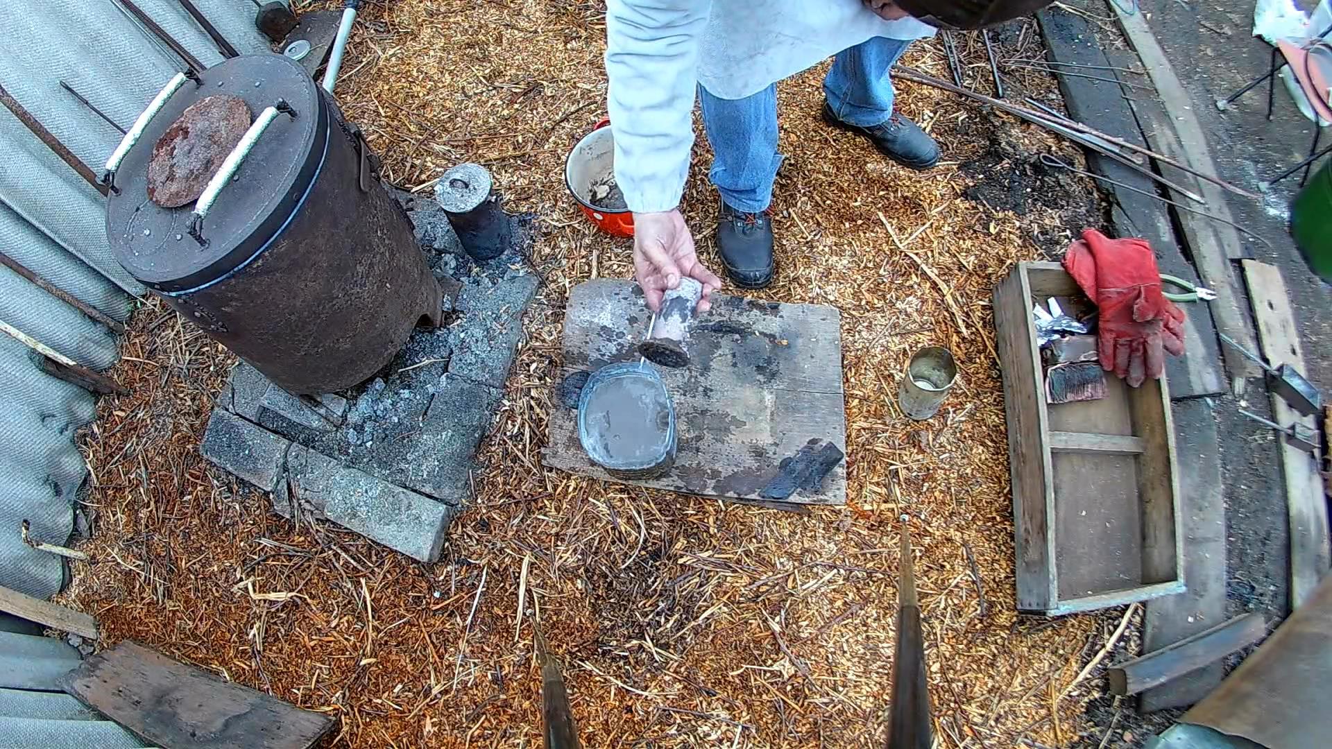 White Bronze - home melting techniques. High-Leaded Bronze production.avi_snapshot_02.05_[2017.06.05_15.51.20].jpg