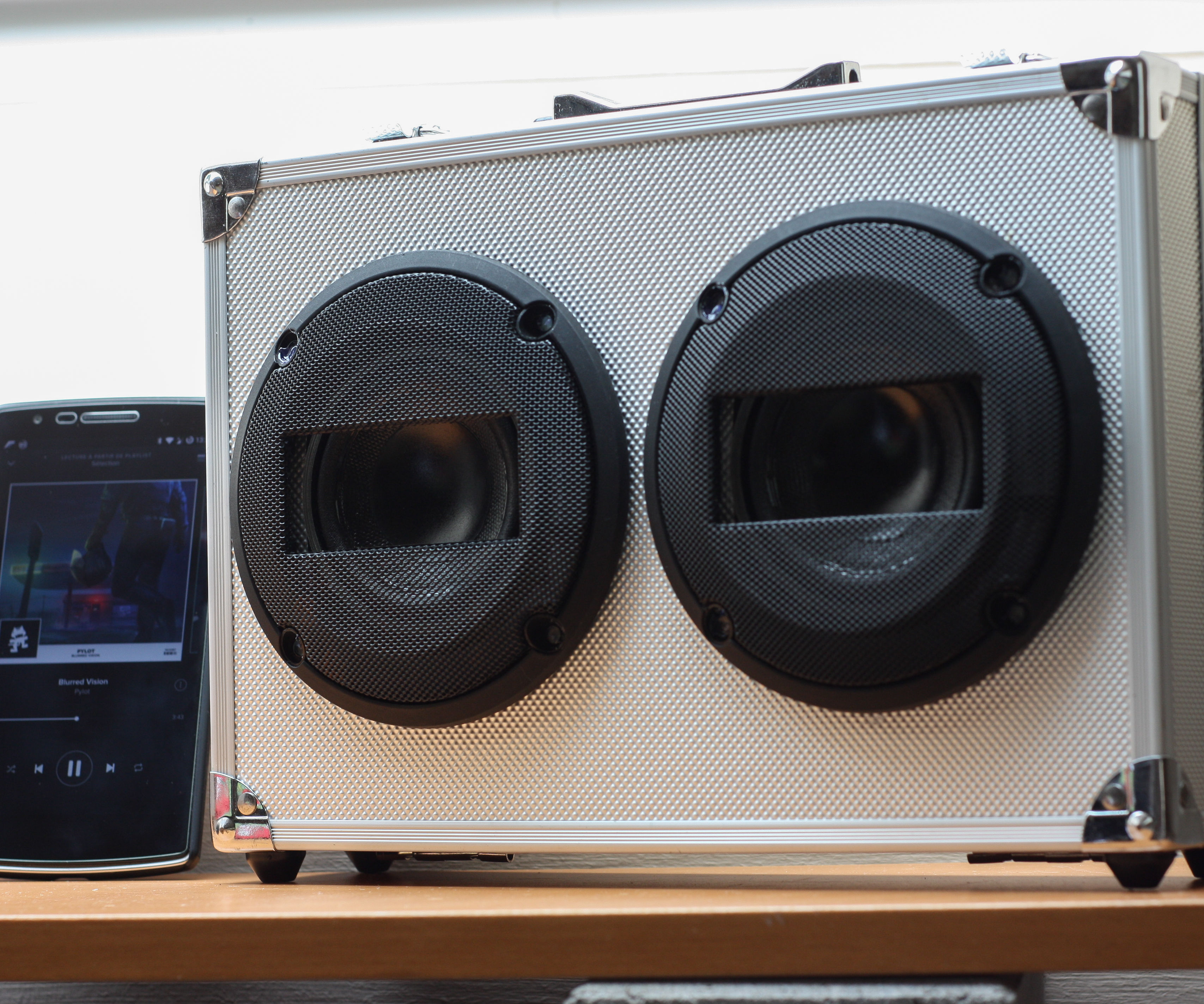 Very Easy , Cheap , and Powerful Bluetooth Speaker