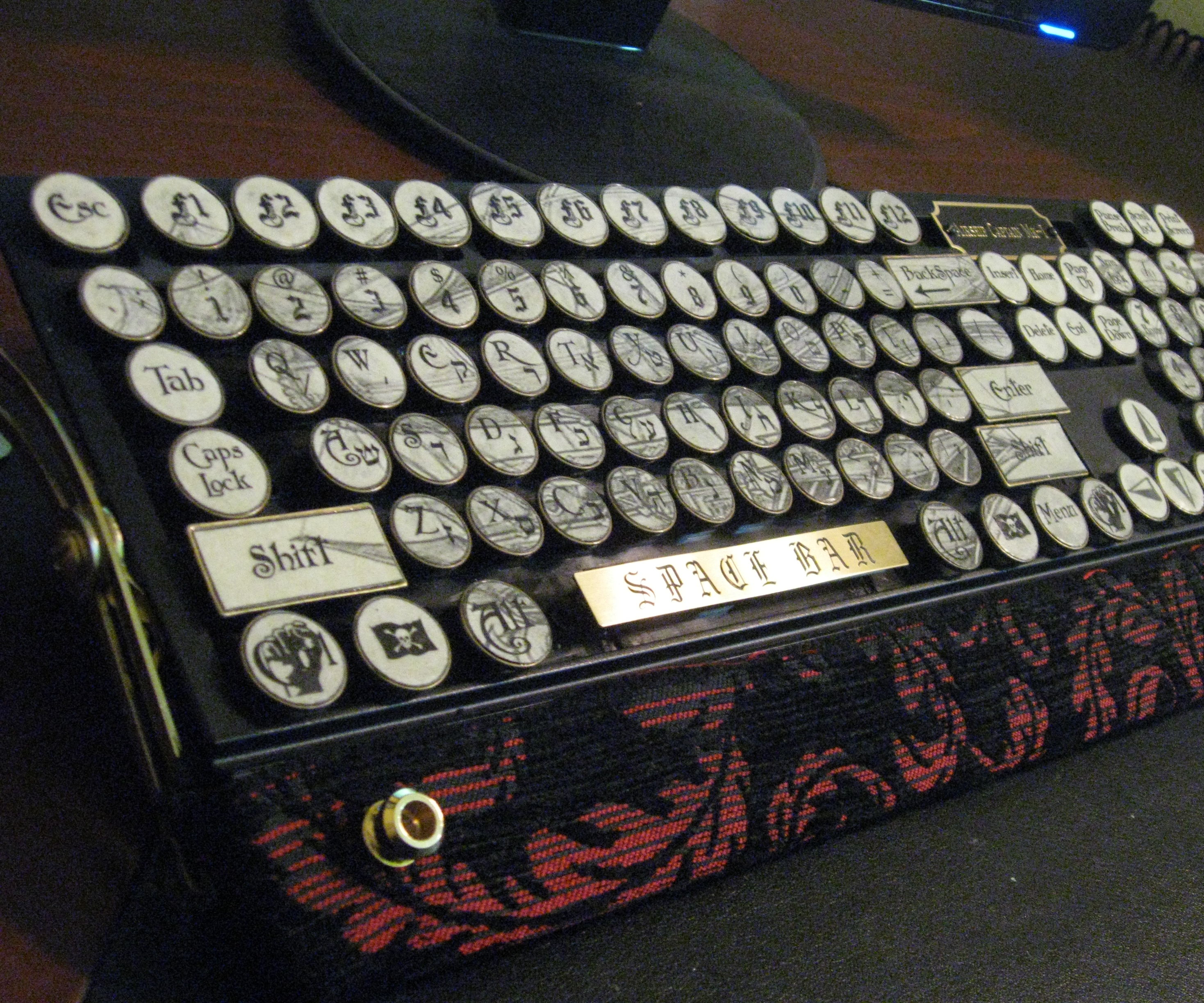 The Airship Captain MK-I(yet another steampunk keyboard)