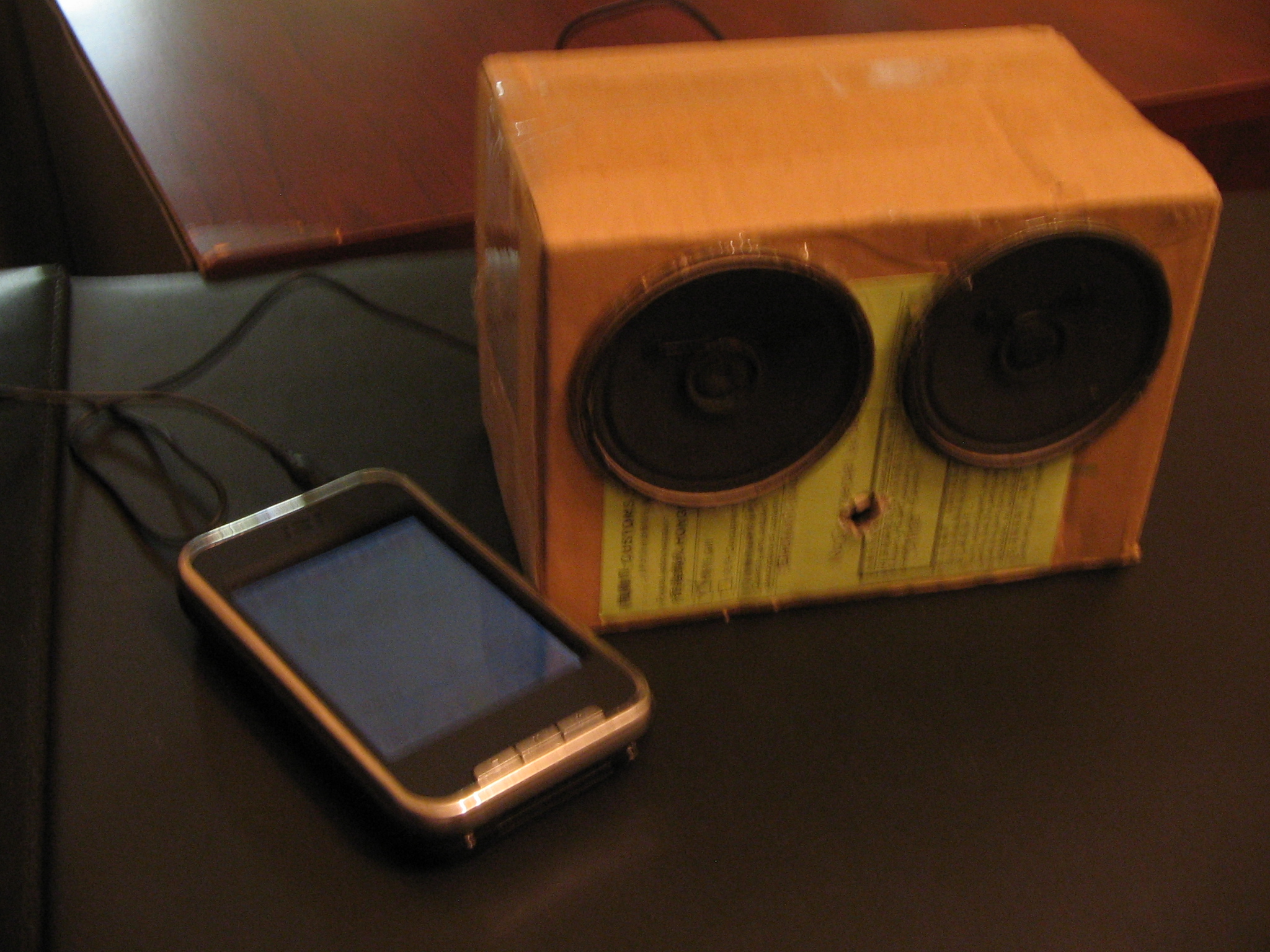 DIY Amplified Speakers for your MP3 player