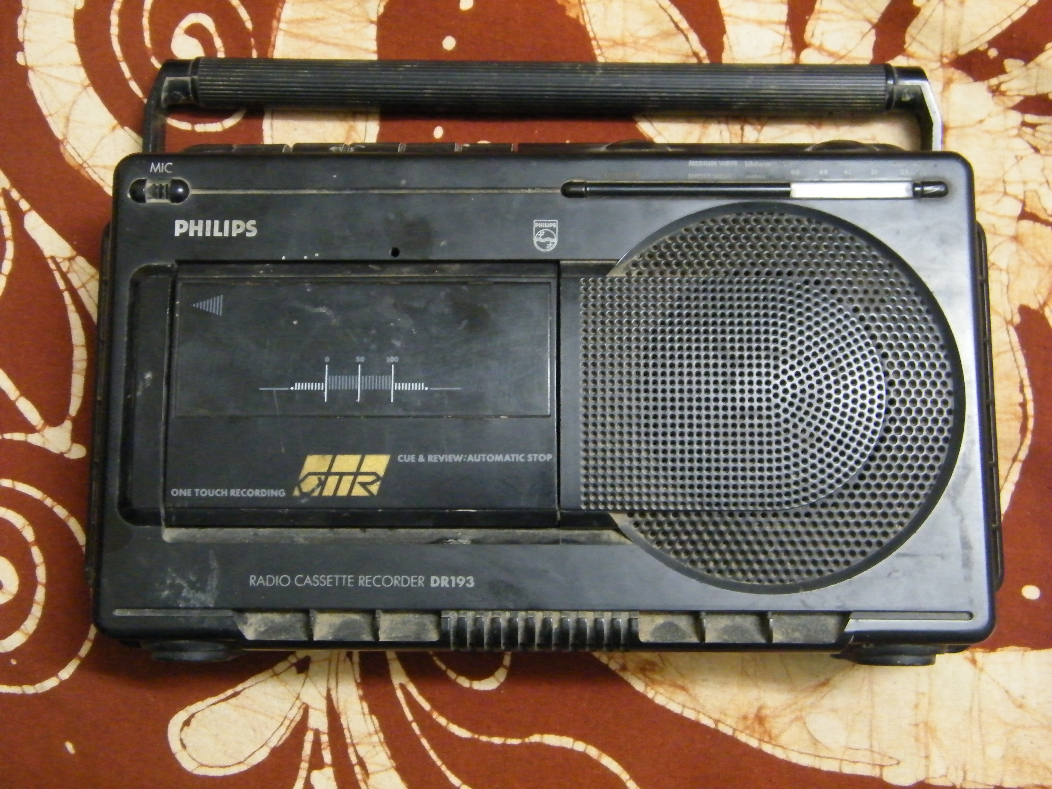 Attaching a Line-In to an old Philips Radio Cassette Recorder - (model number DR193)