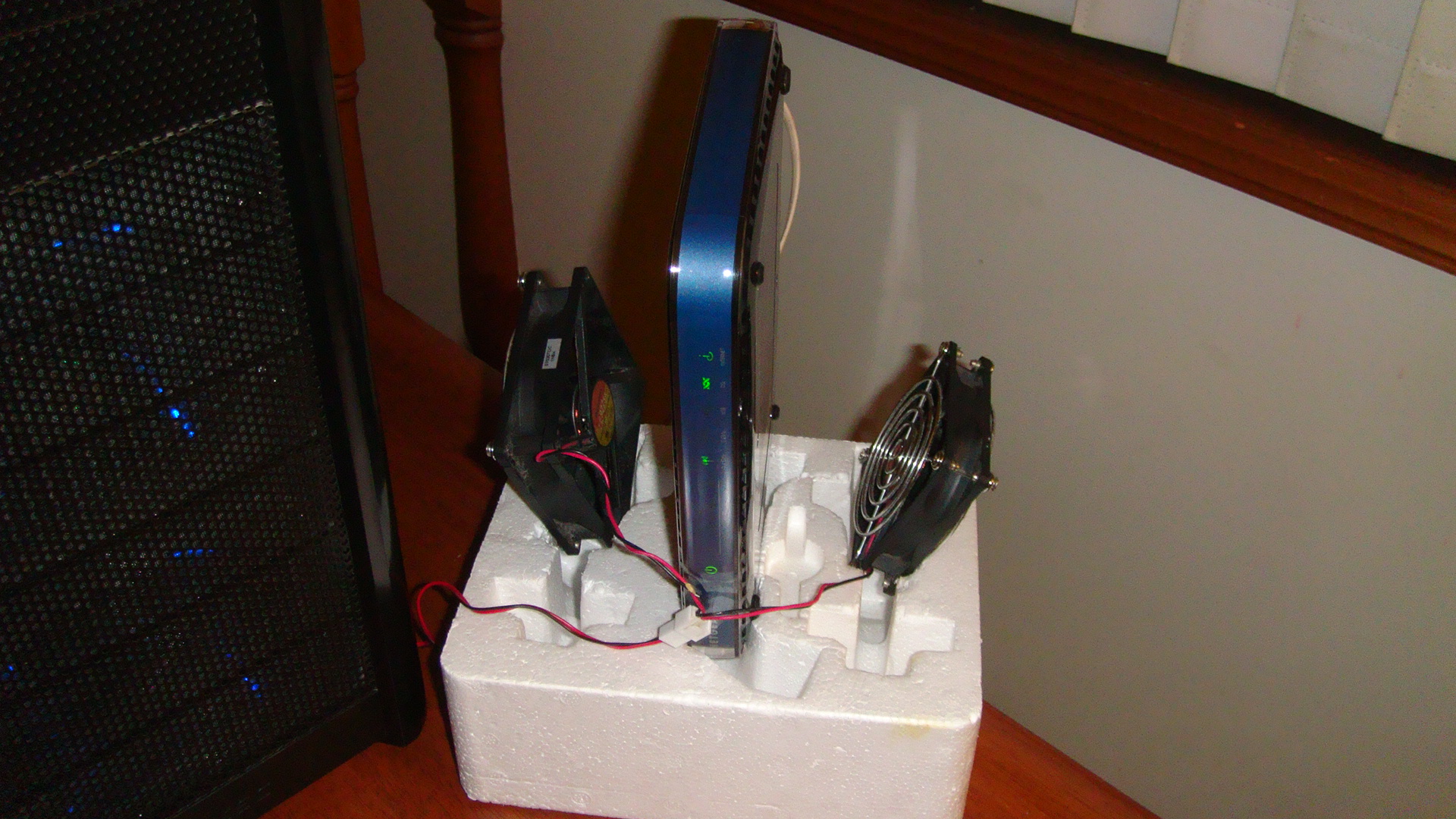 Netgear dgnd3300 modem/router cooling fans mod (does not void manufacturer warranty)