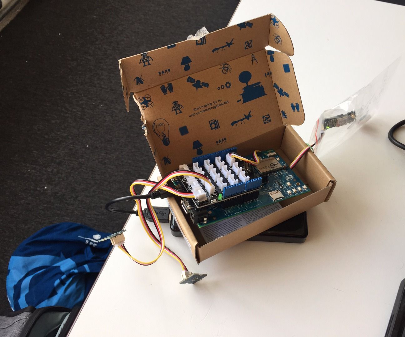 autolog - autonomous GPS-tracker (Intel Edison + Grove GPS)