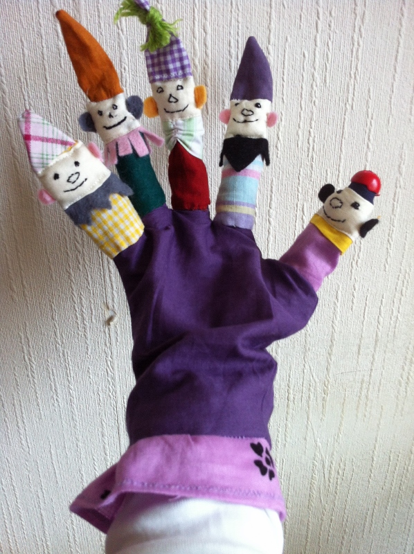 Kissing Puppets