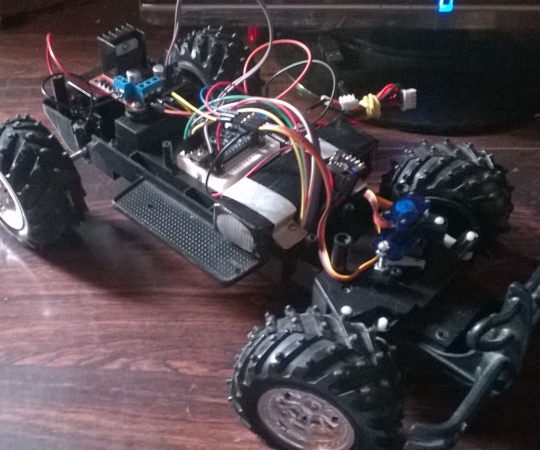 Arduino RC Car With Long Range and Custom Transmitter.