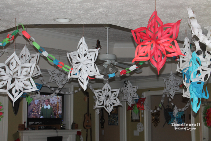 paper chains and decorating for Christmas with paper craft 3d snowflakes how to cut and hang (13).JPG