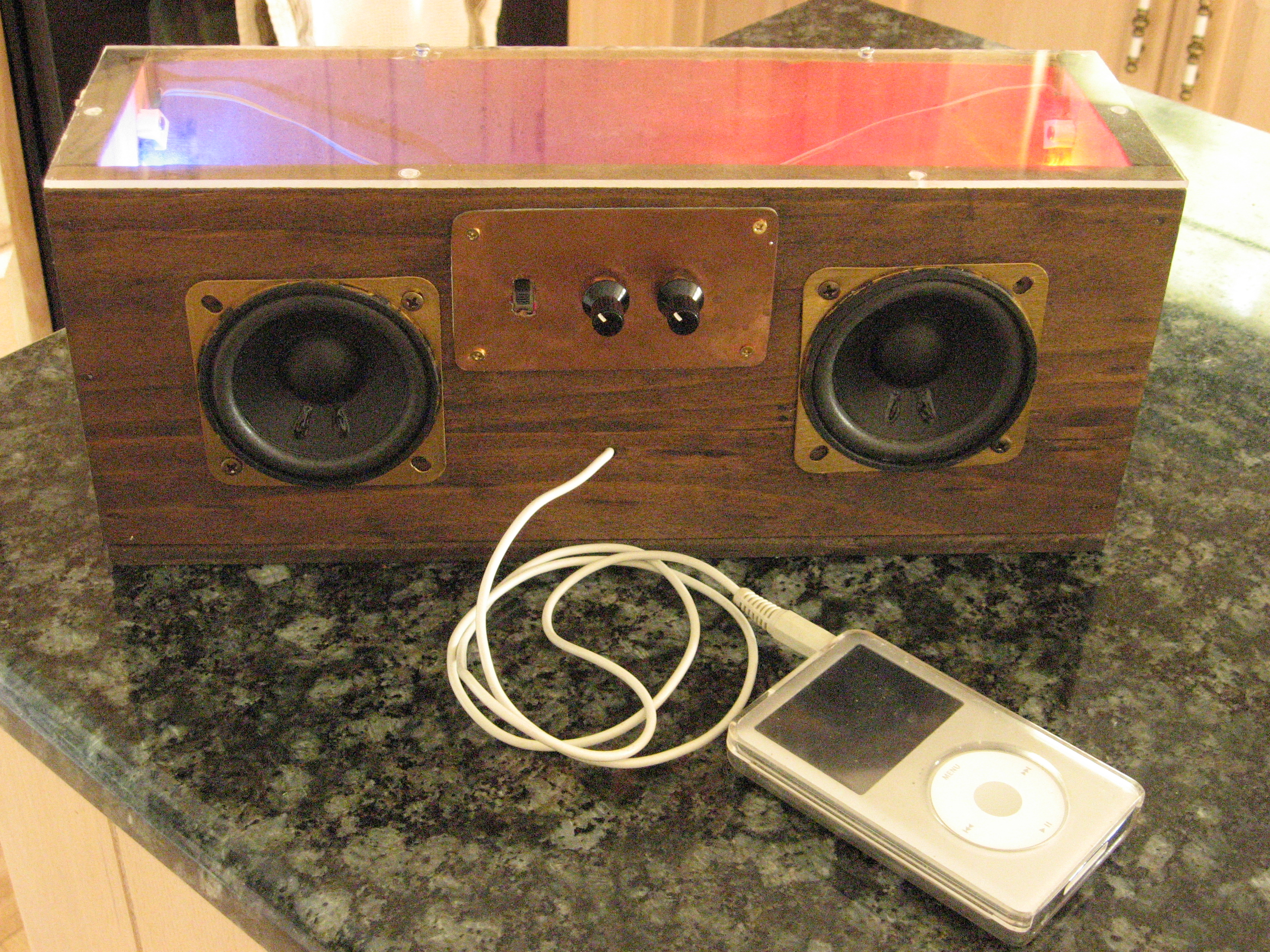 Vintage iPod speakers (with LEDs!)