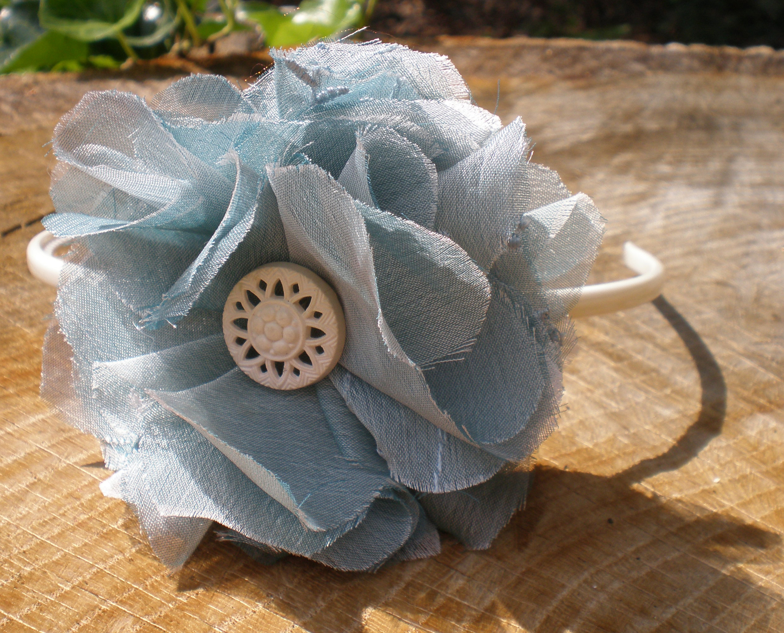 Flouncy Flower Headband How-to