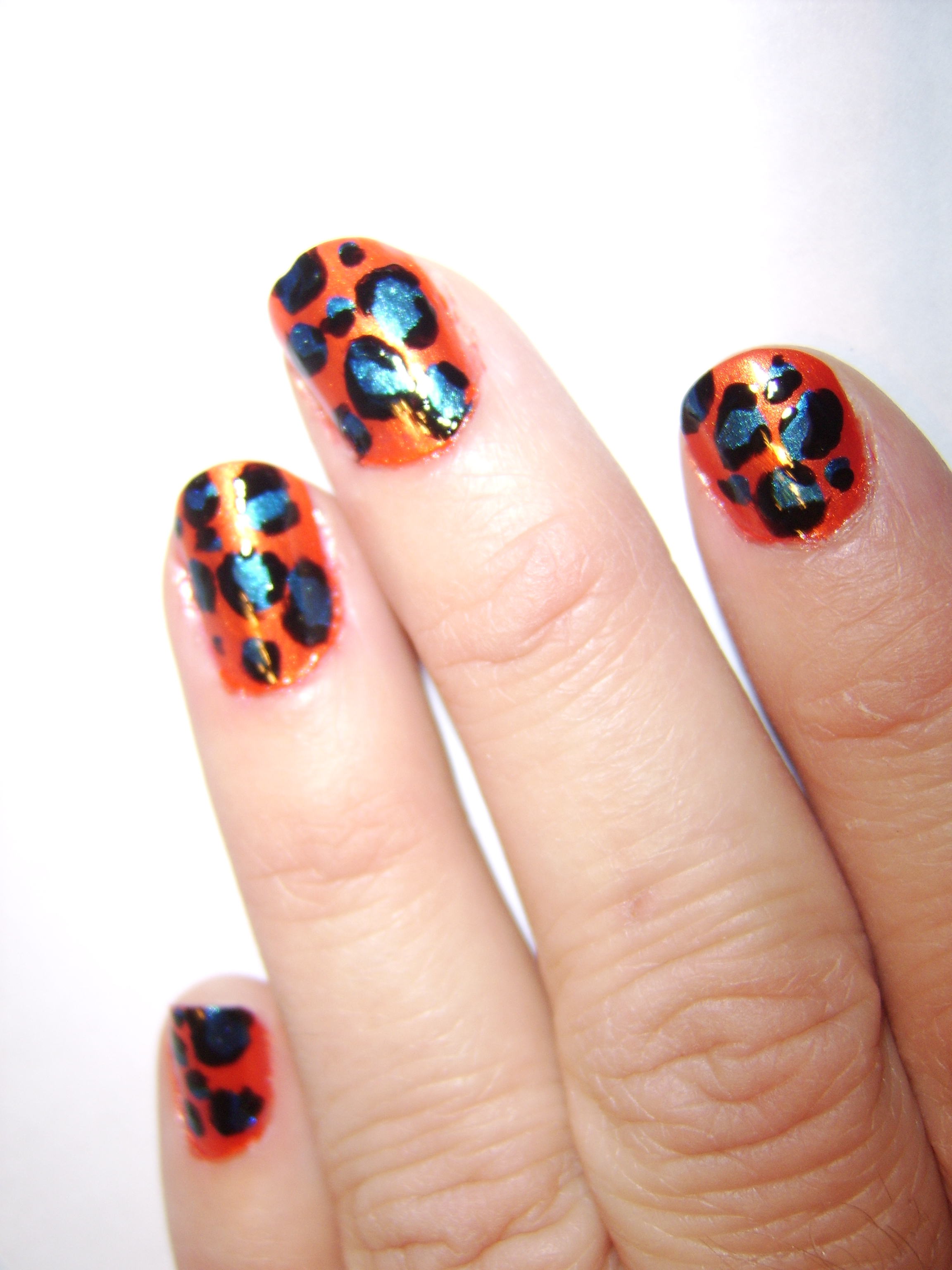How-to: Crazy Leopard-Spotted Nails!