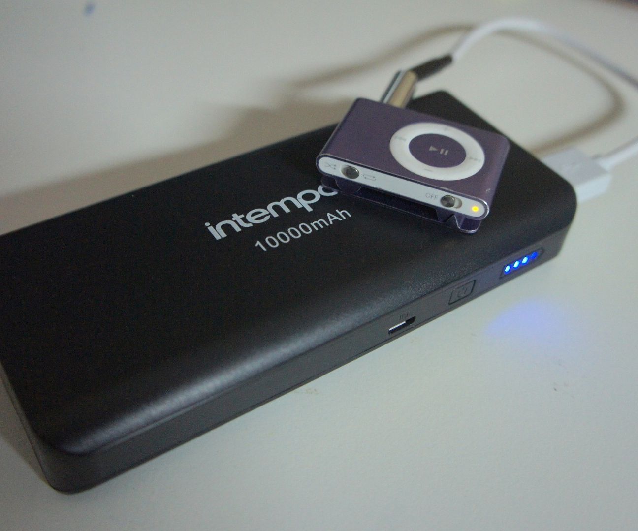 Charge an iPod Shuffle (G2) with a USB Power Bank 