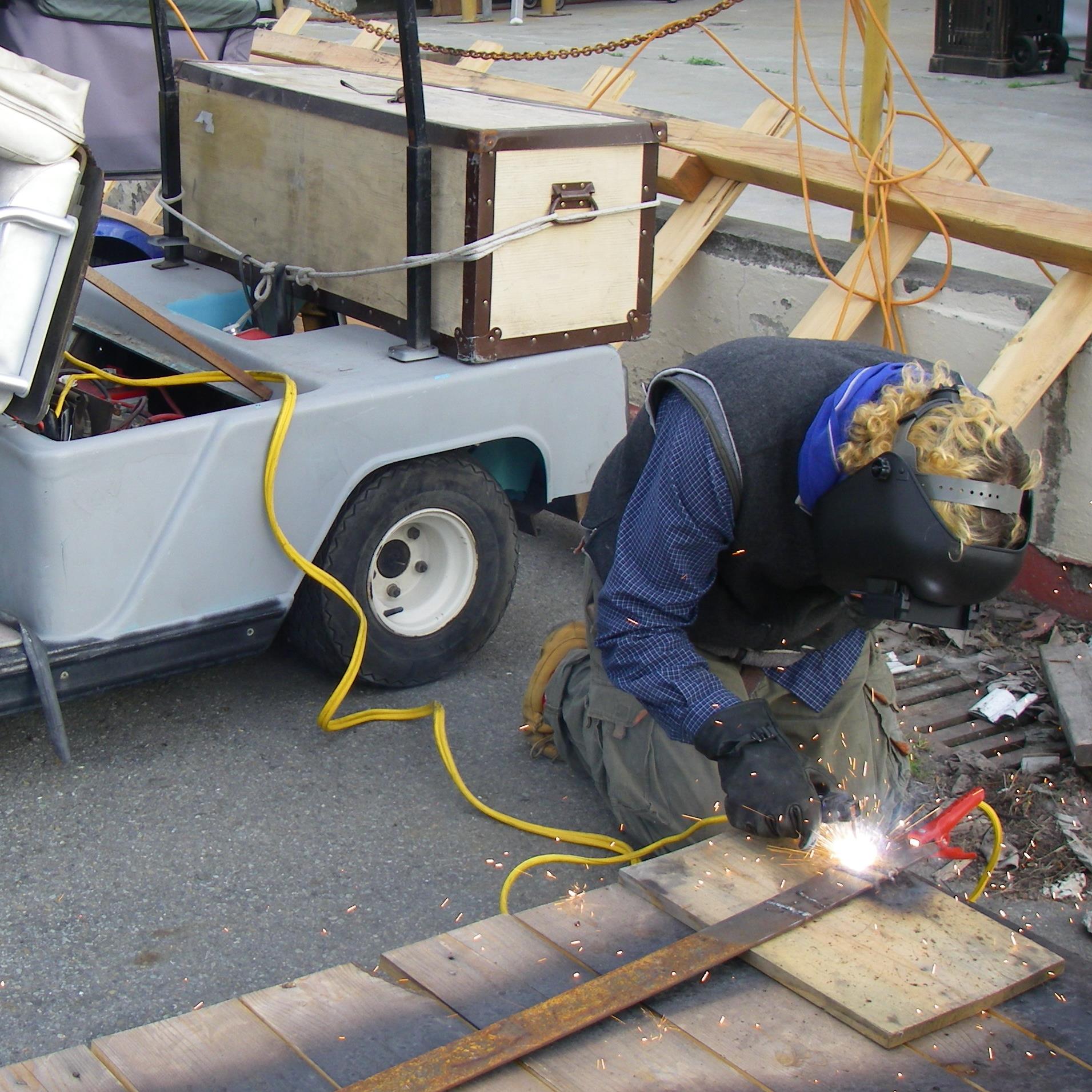 Batteries + Jumpercables = DC Welder