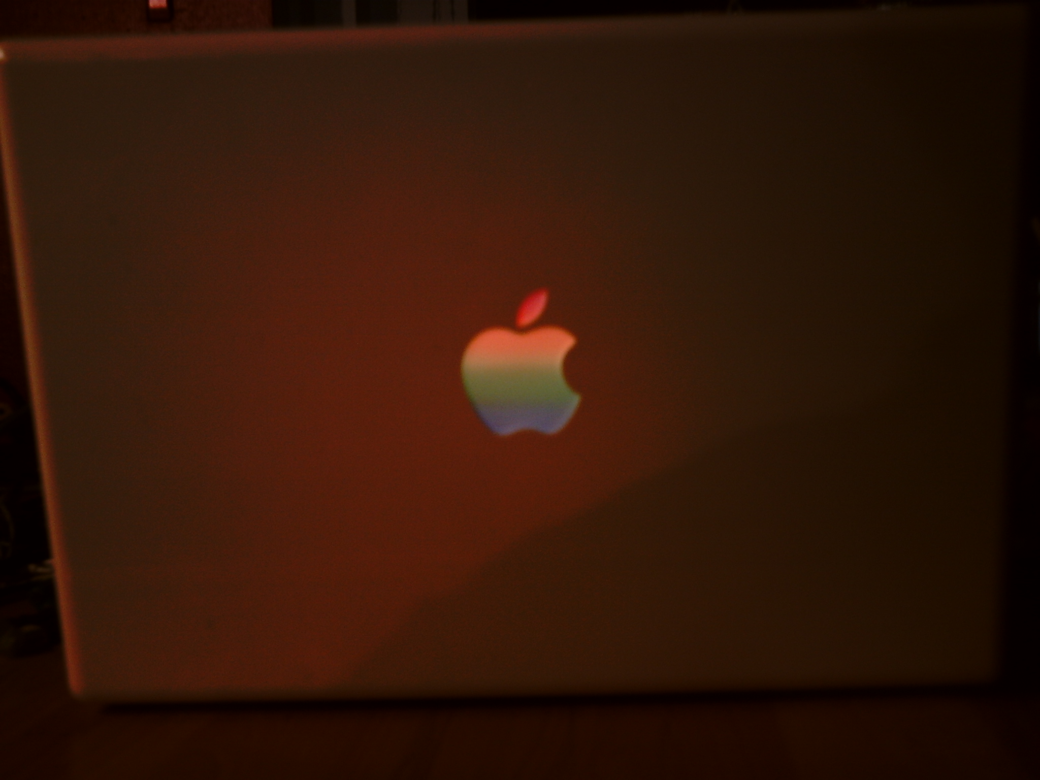 how to: change the logo of a macbook 13"