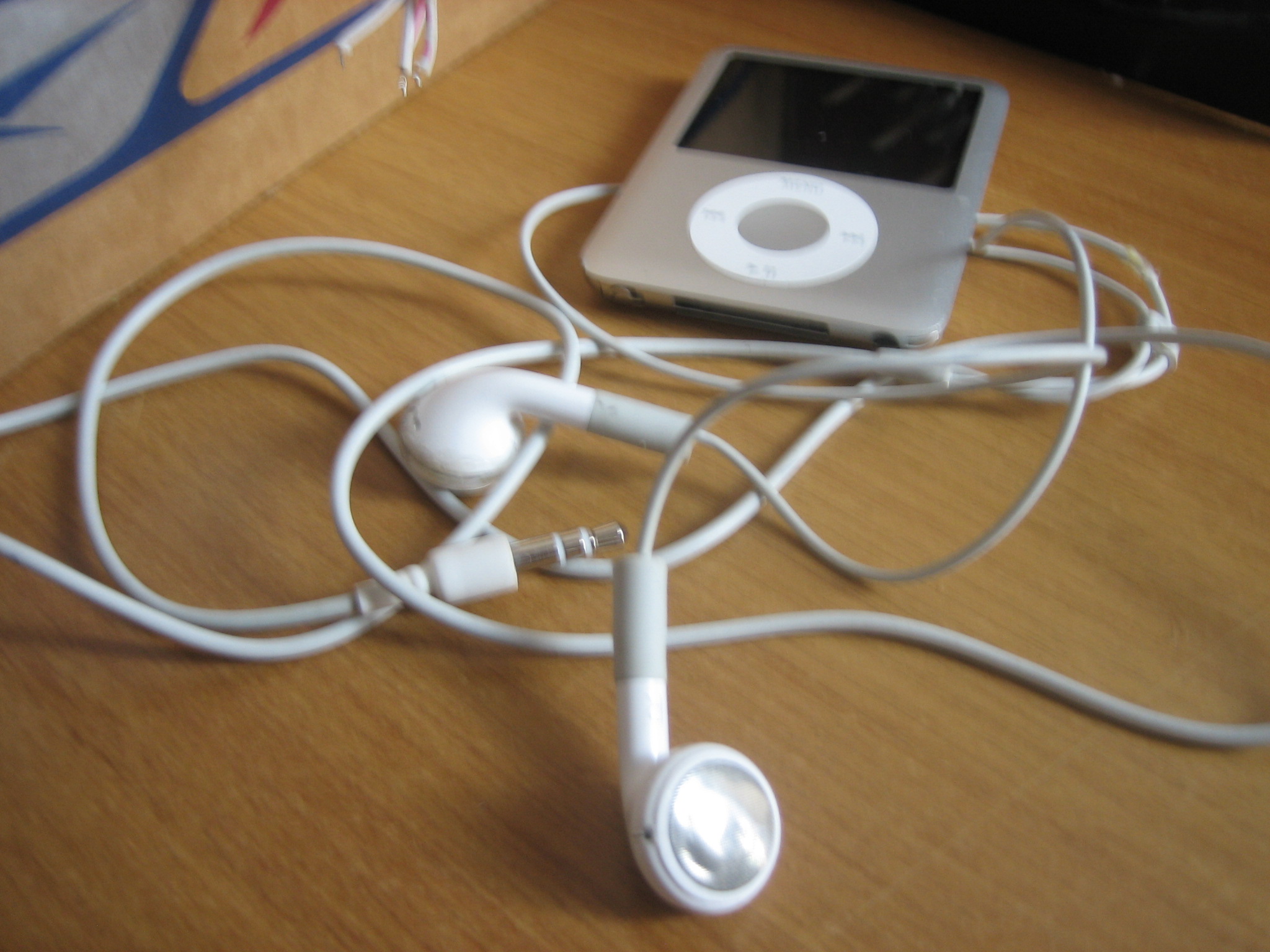 Spy ipod earphones with hidden microphone