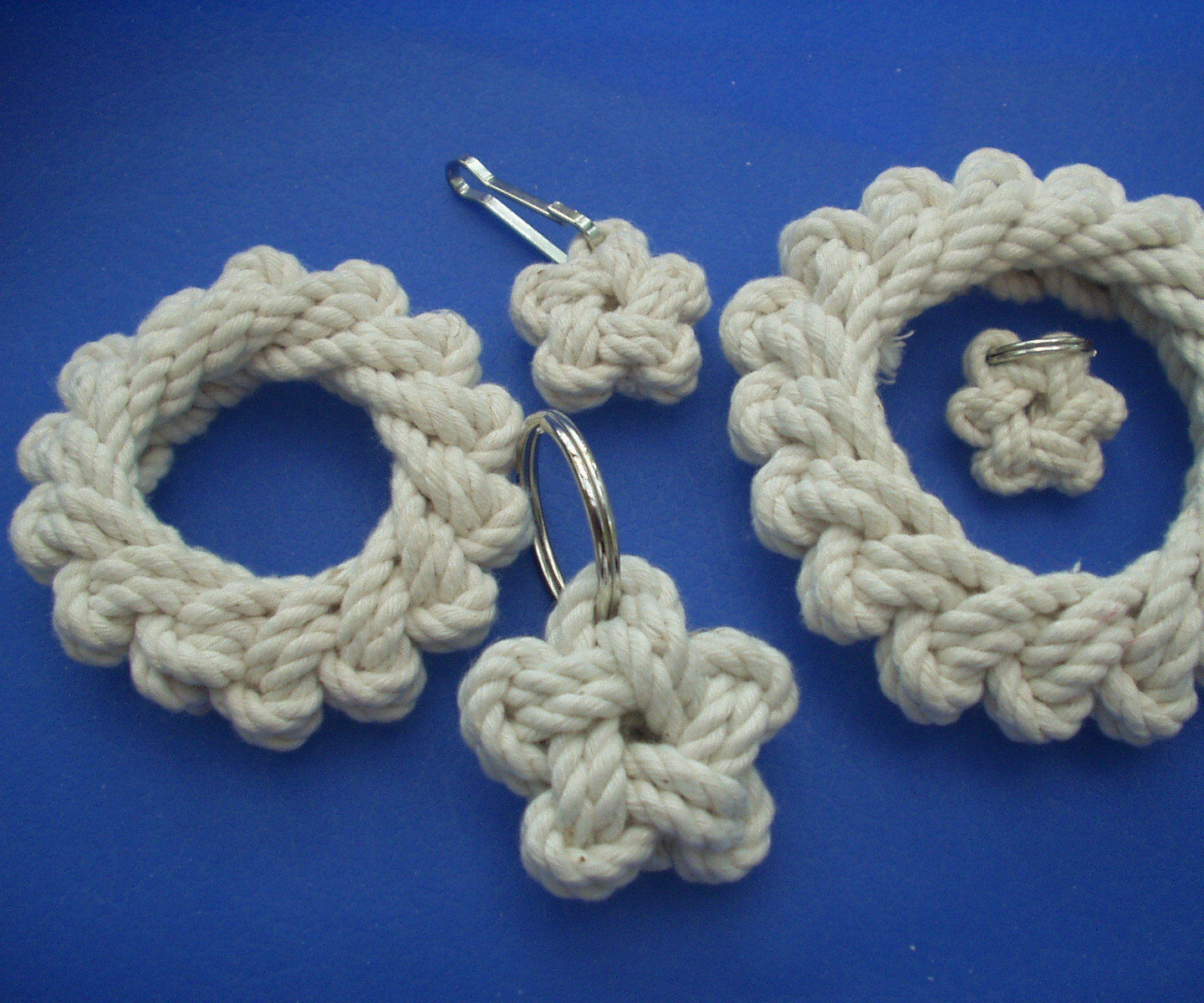 Single Strand Star Knot