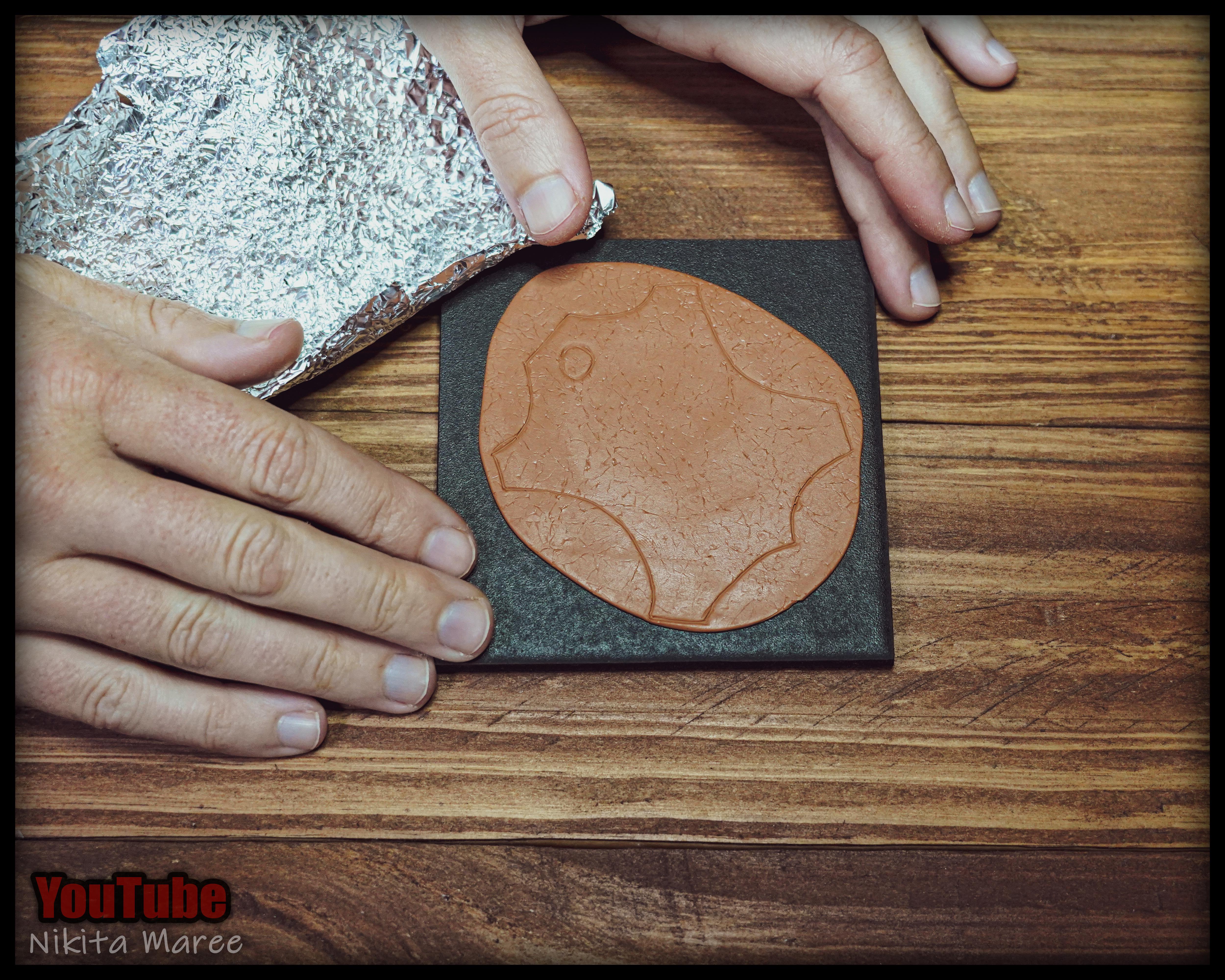 How to make polymer clay look like real leather. Faux Leather made from Polymerclay. Polymerclay tutorials (15).jpg