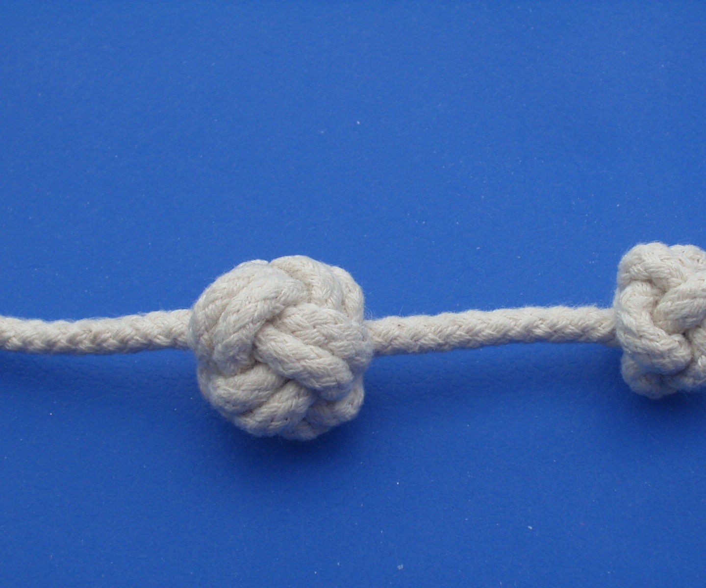 Wordless Tutorial III - Single Strand Diamond Stopper Knot
