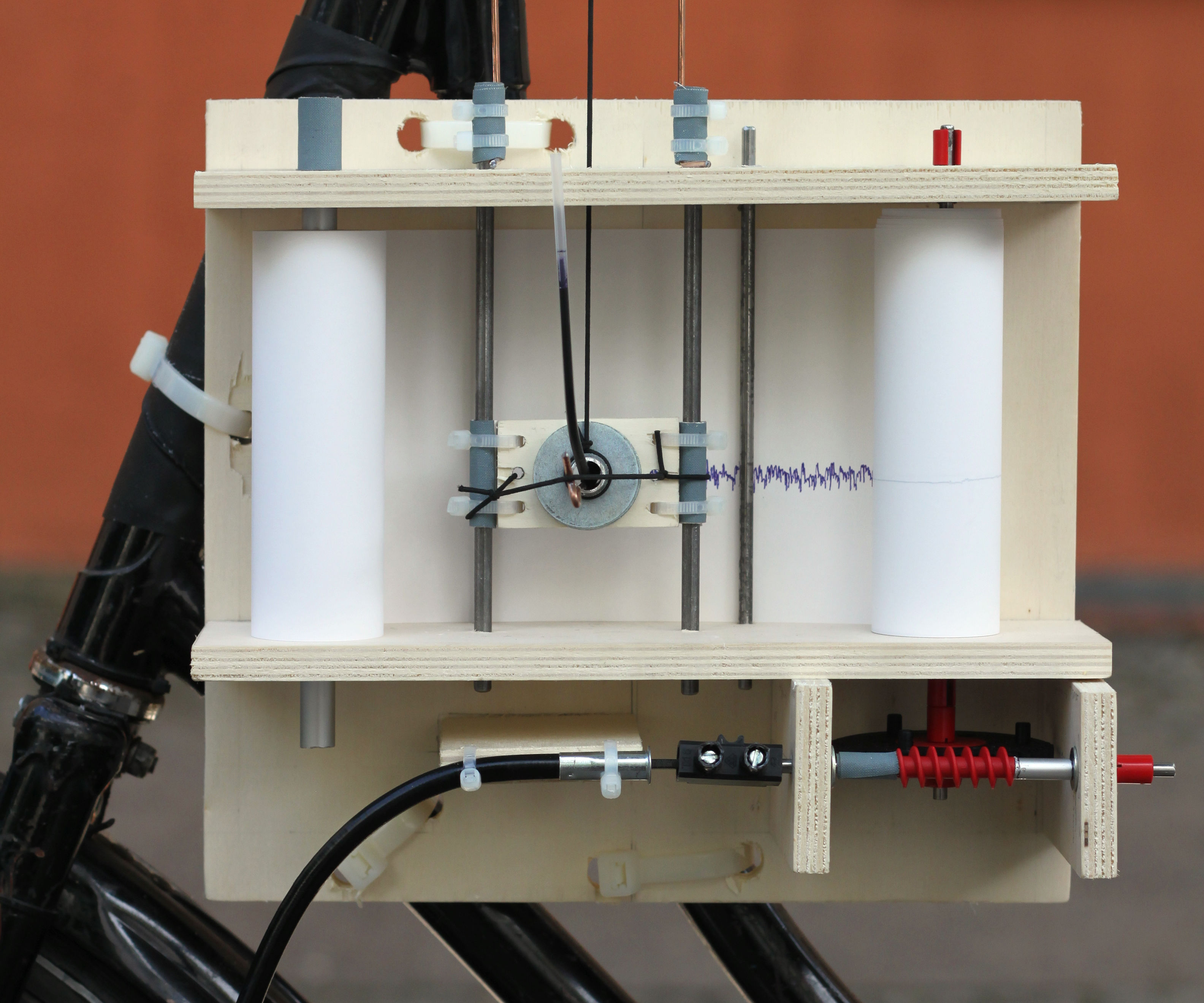 Mechanical bicycle seismograph