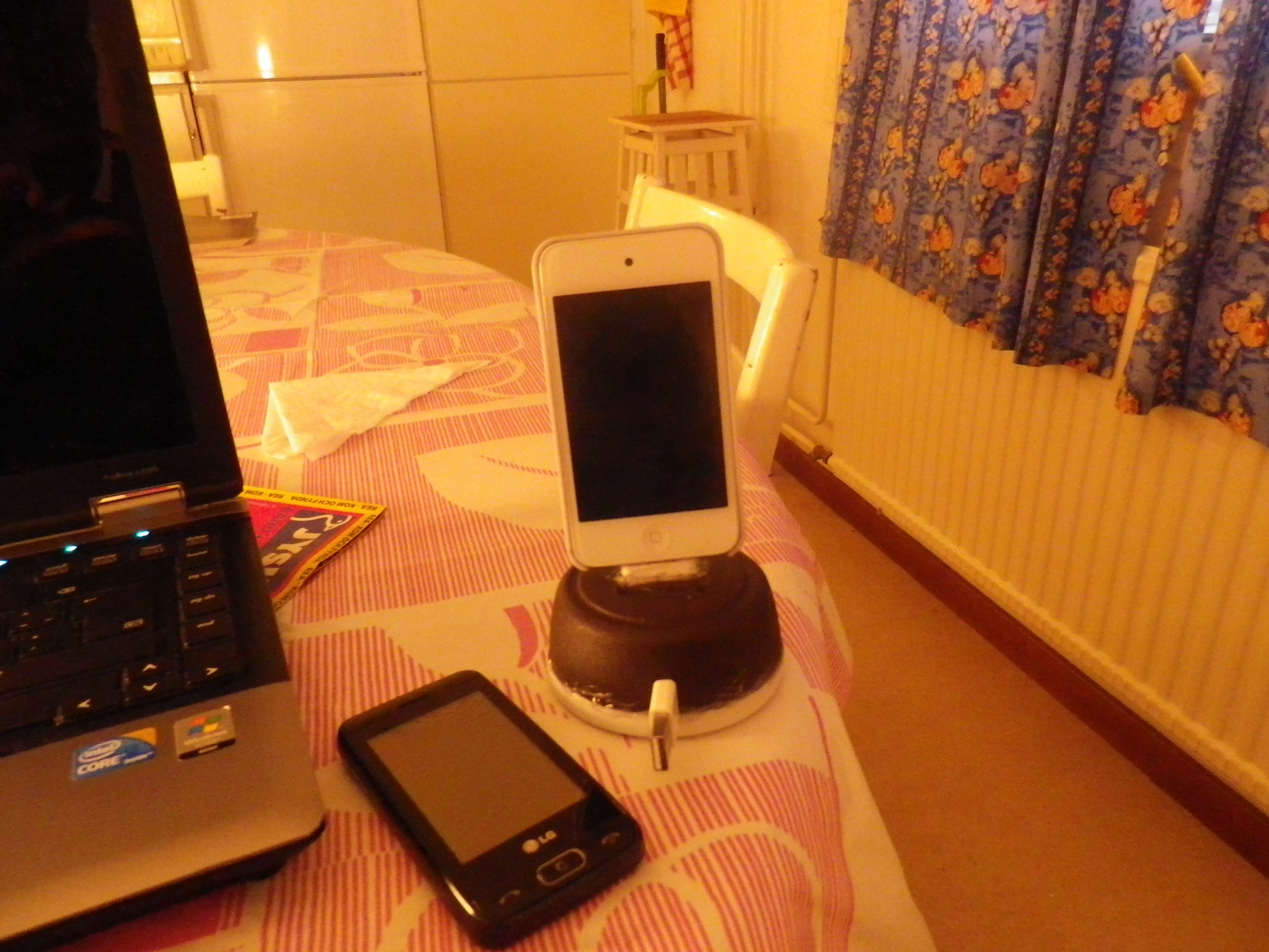 How to create ipod touch/iphone dock easy