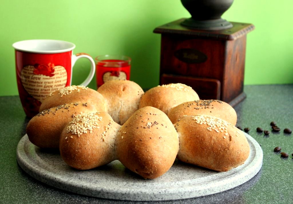 Quick Wholewheat Bread Rolls