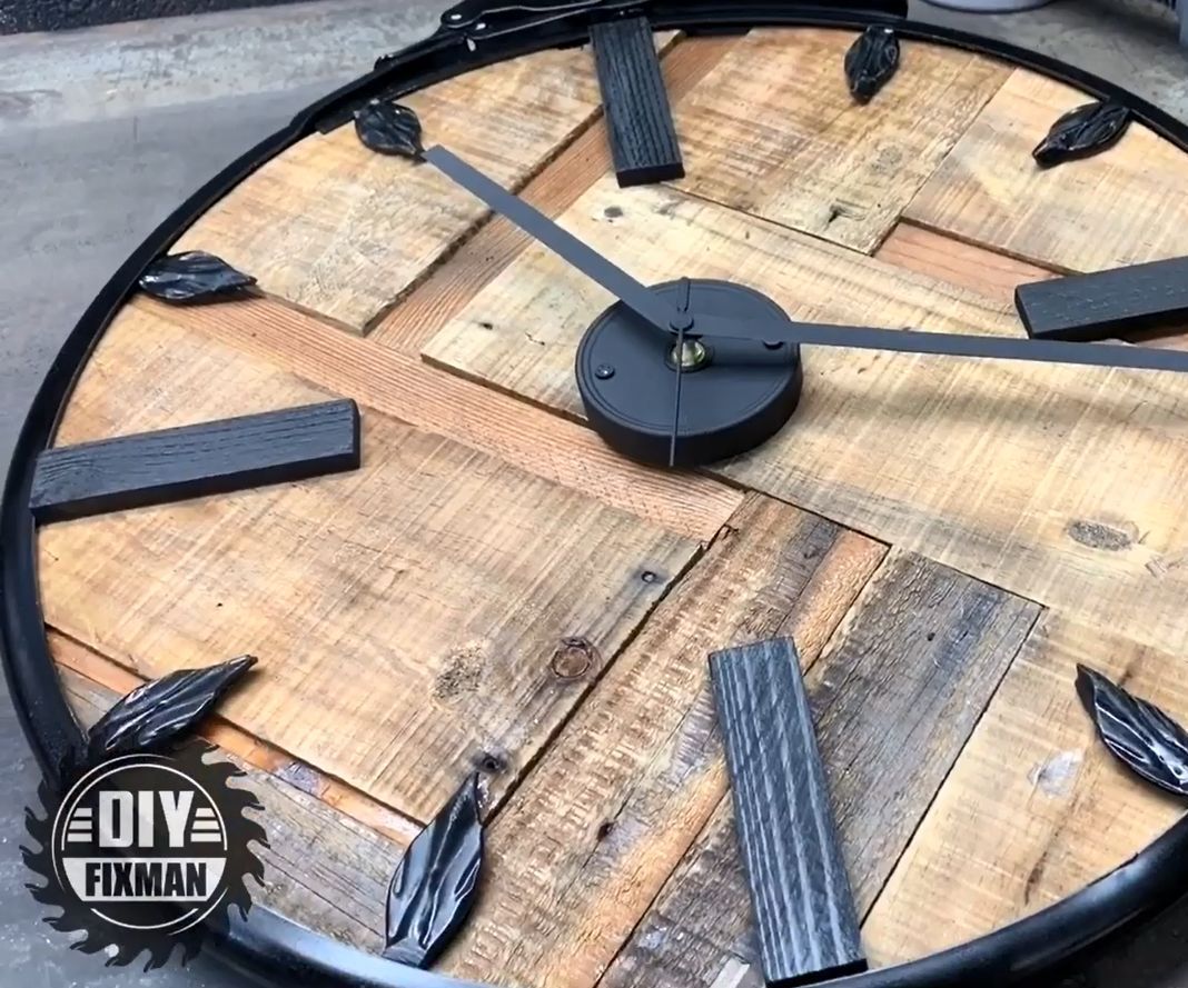 How to Build a Wall Clock Using Only Recycled Materials