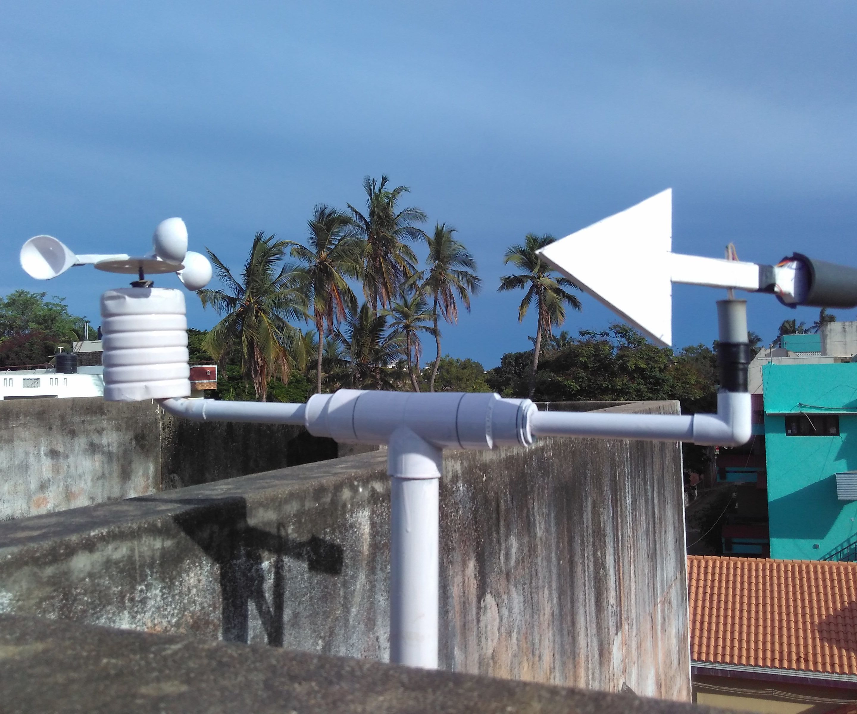 DIY Standalone Weather Station Powered by Arduino